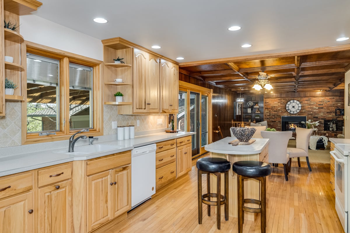 Cheyenne, Wyoming, 82009, United States, 5 Bedrooms Bedrooms, ,3 BathroomsBathrooms,Residential,For Sale,1981305