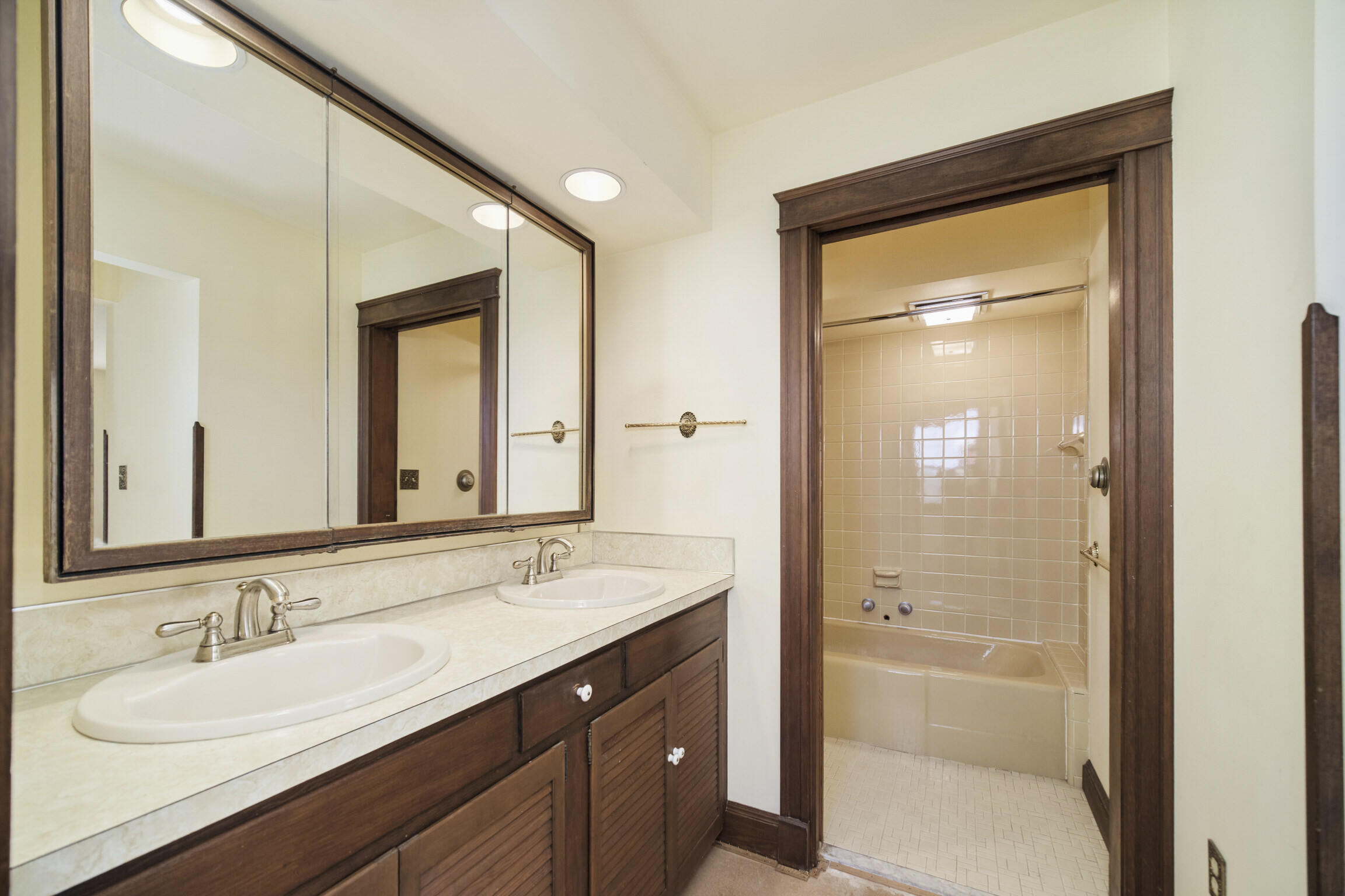 Manistee, Michigan, 49660, United States, 4 Bedrooms Bedrooms, ,3 BathroomsBathrooms,Residential,For Sale,1975705