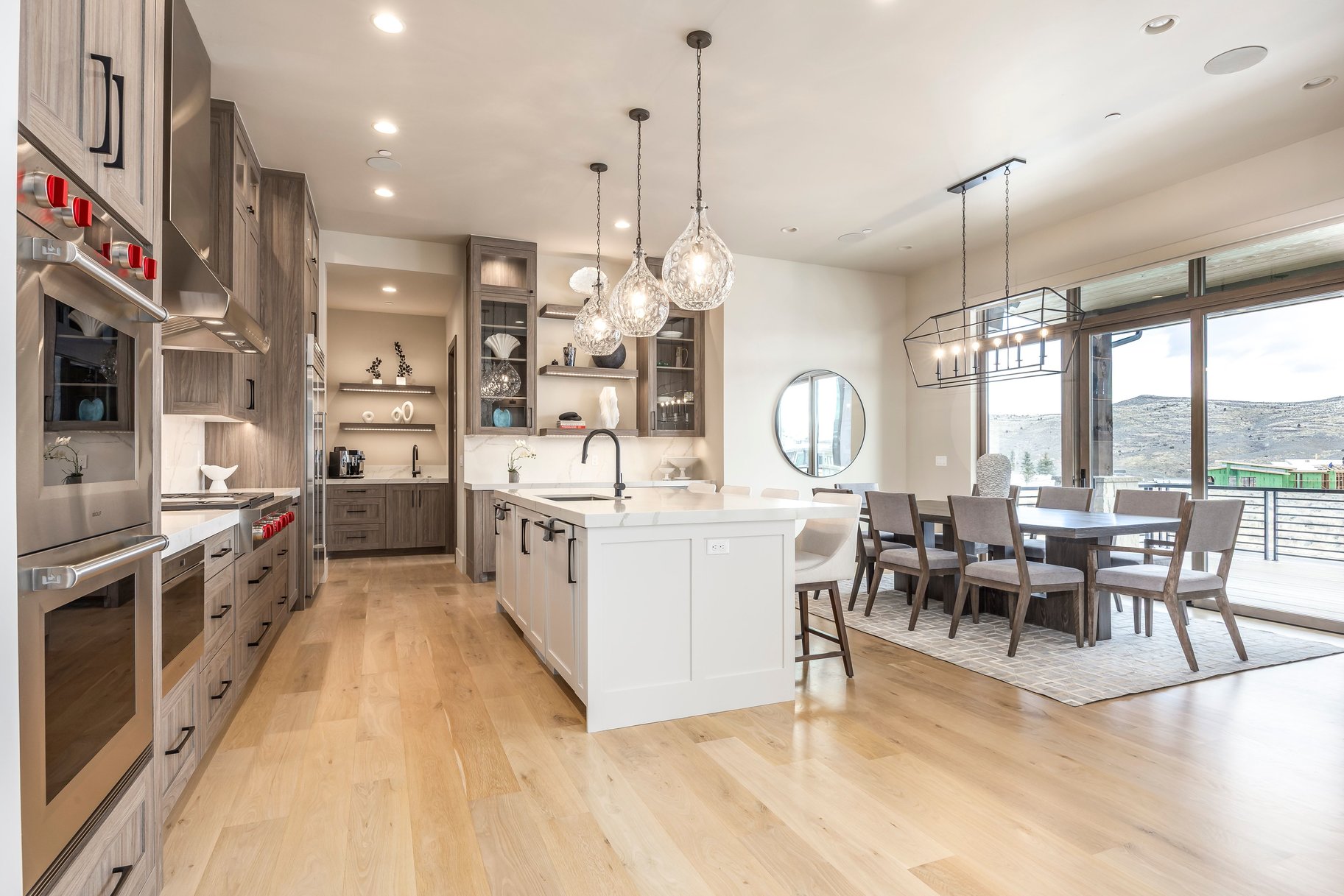  Beautiful Modern Custom Home with Rock Cliff Views at Victory Ranch - 物件實景