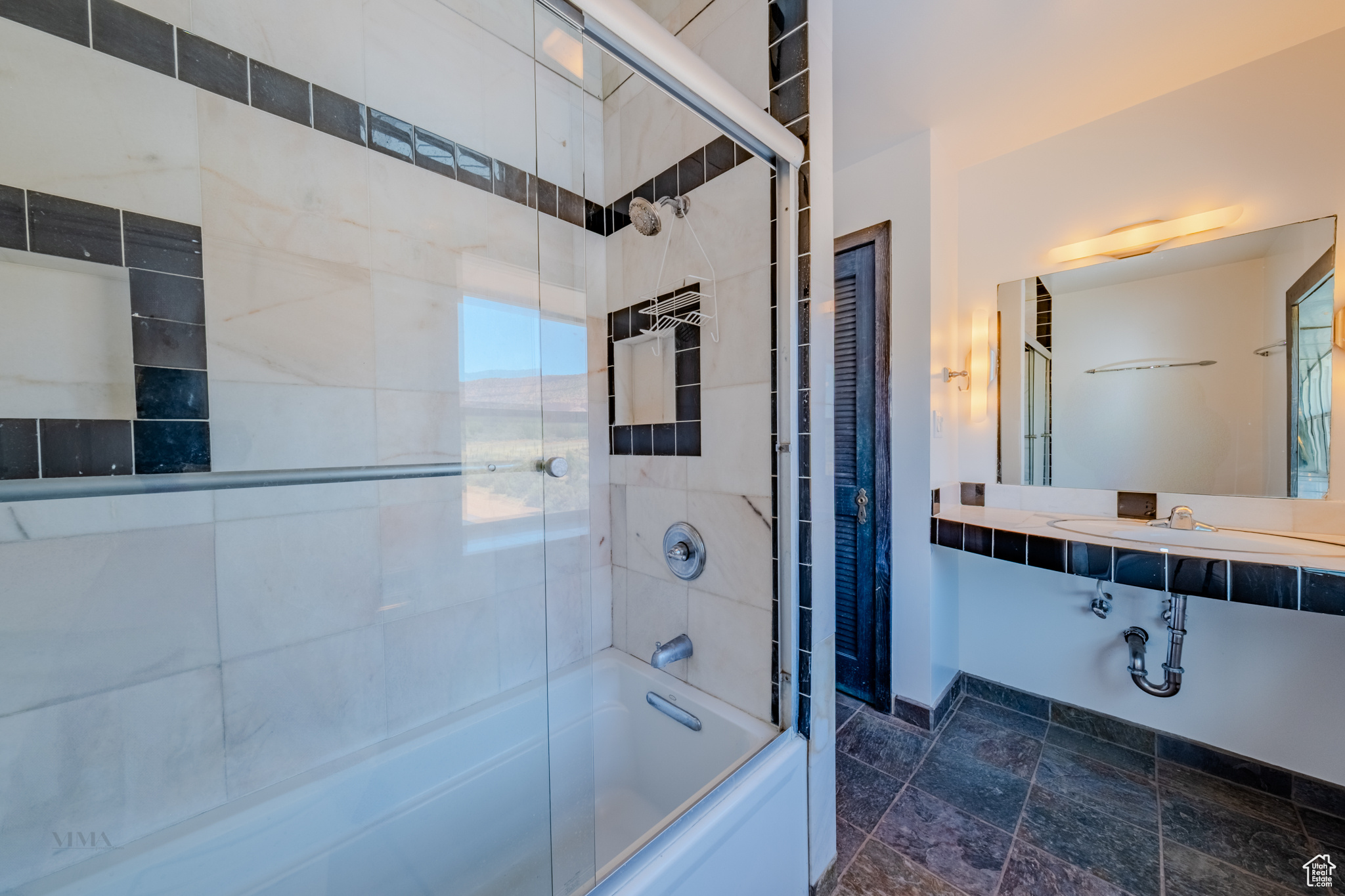 Kanab, Utah, 84741, United States, 4 Bedrooms Bedrooms, ,3 BathroomsBathrooms,Residential,For Sale,1908658