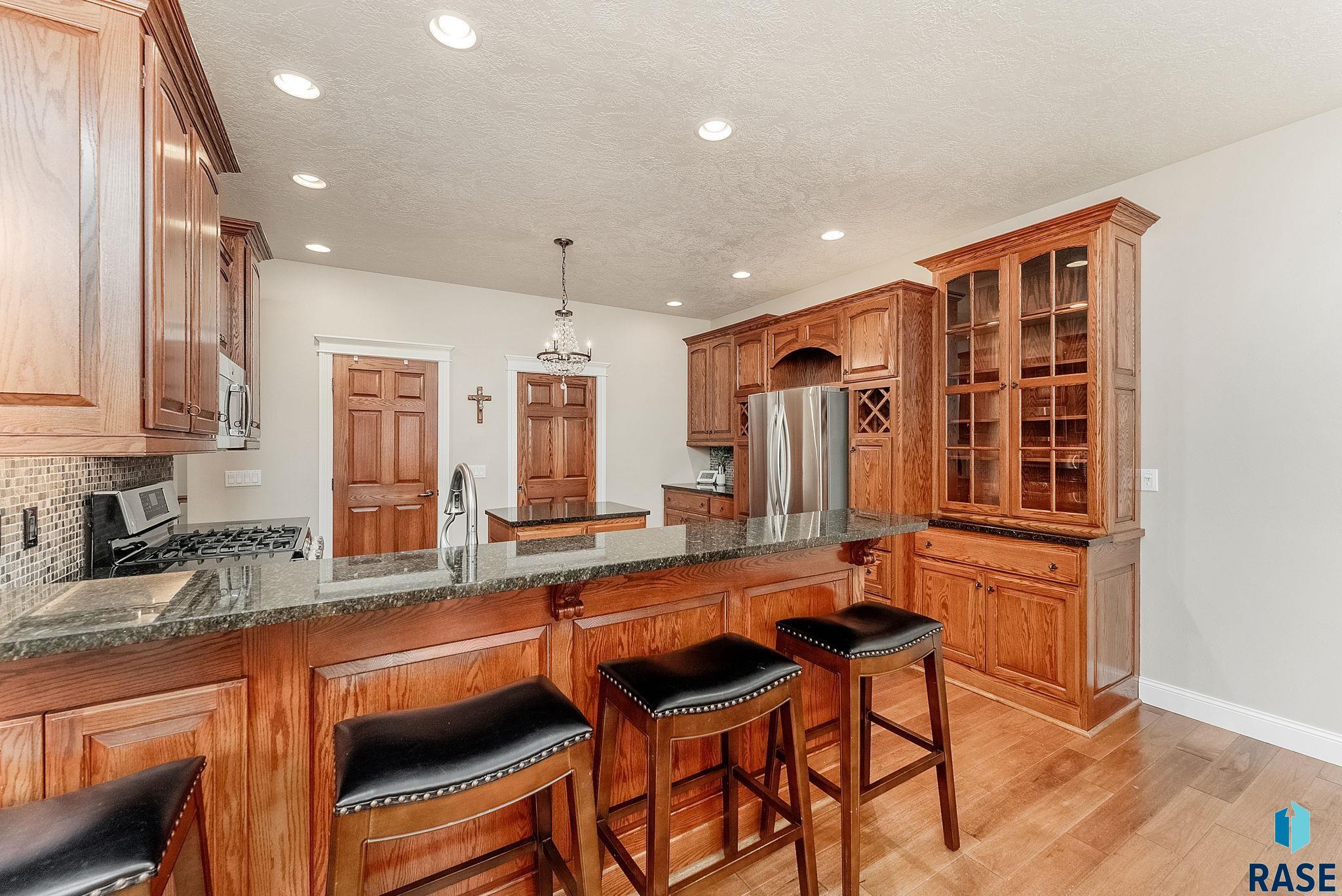 Sioux Falls, South Dakota, 57106, United States, 5 Bedrooms Bedrooms, ,3 BathroomsBathrooms,Residential,For Sale,1946502