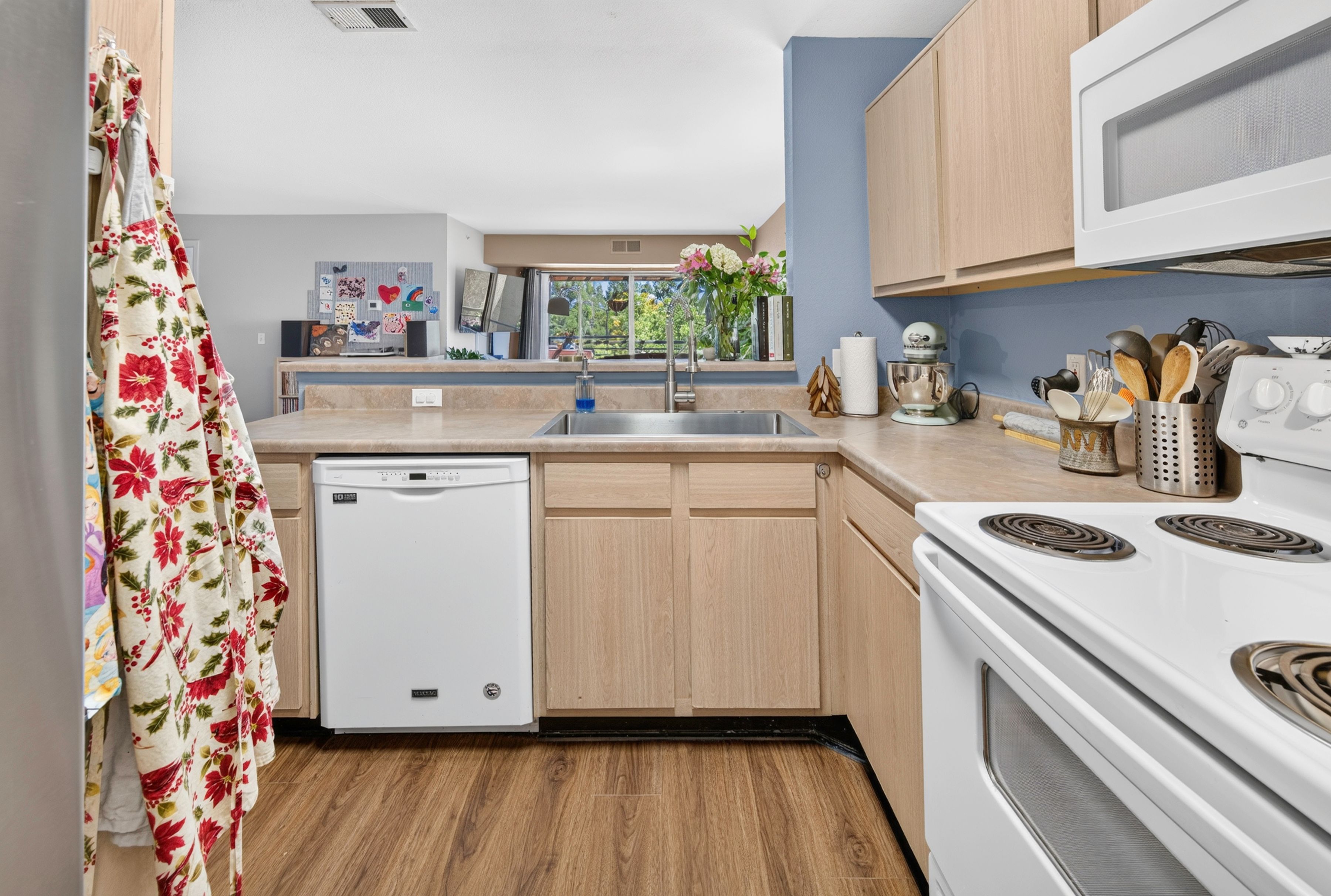  Sun-Drenched, Top-Floor End-Unit Condominium in the Heart of Central Boulder - 物件實景