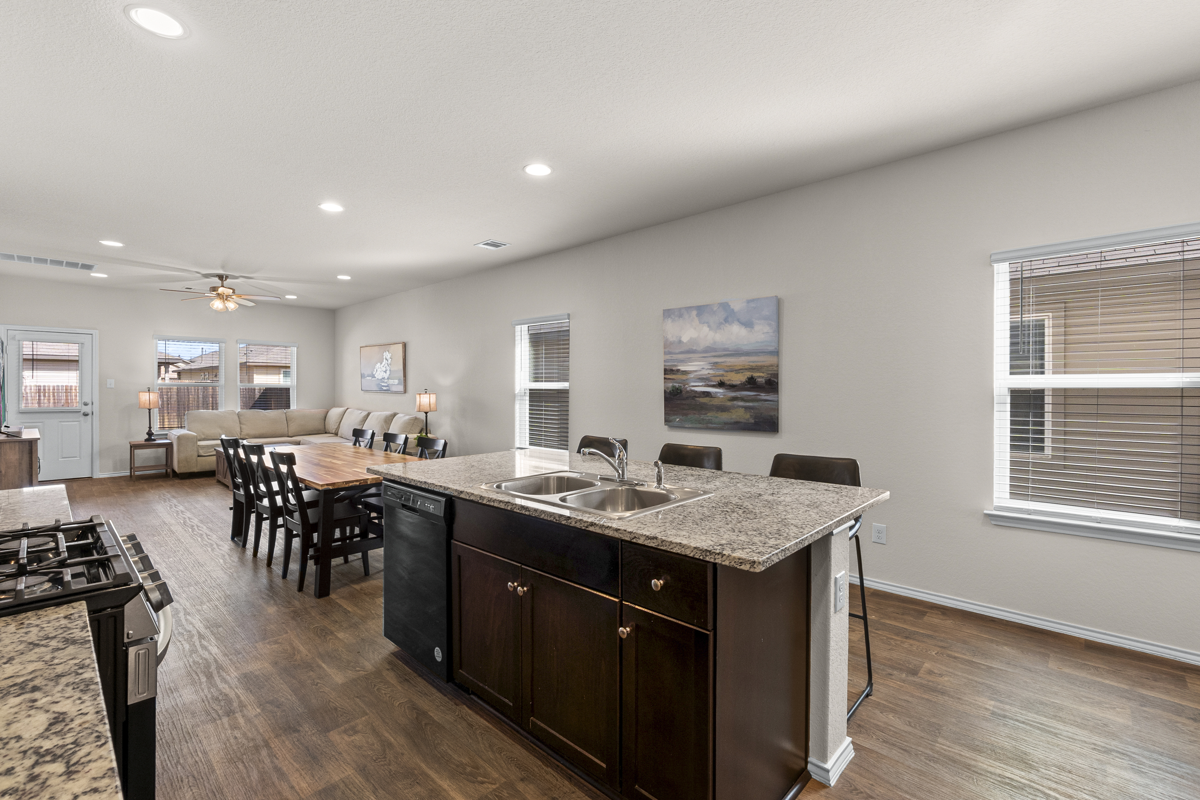  New Braunfels Living with a 2.99% Assumable VA Loan - 物件實景