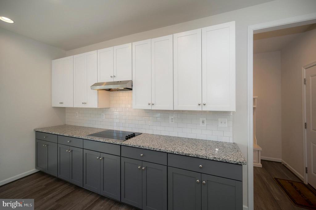 Fredericksburg, Virginia, 22406, United States, 4 Bedrooms Bedrooms, ,5 BathroomsBathrooms,Residential,For Sale,2002501