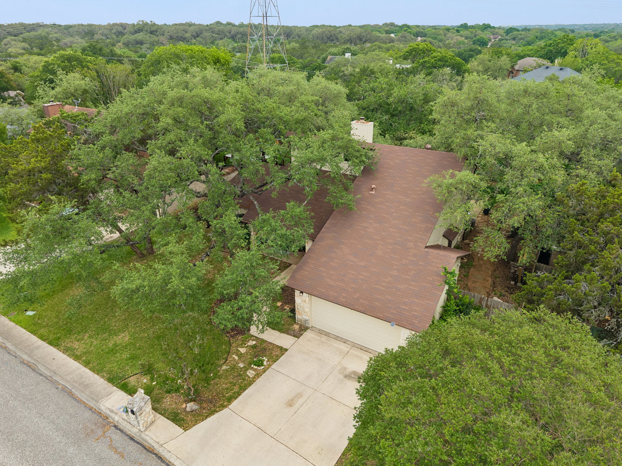  Oak-Canopied Retreat with Pool and Media Room - 物件實景