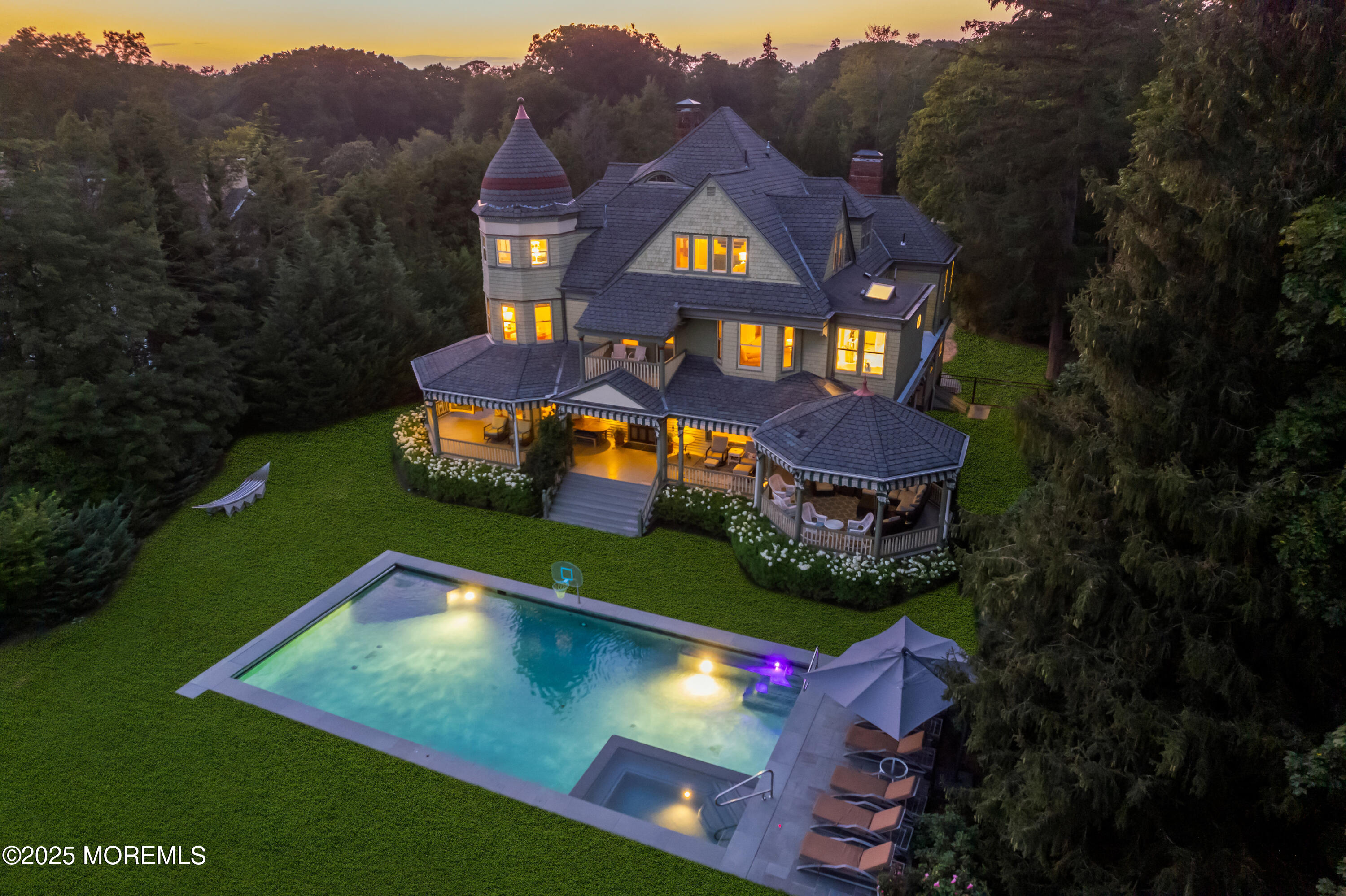 Red Bank, New Jersey, 07701, United States, 9 Bedrooms Bedrooms, ,6 BathroomsBathrooms,Residential,For Sale,1934404