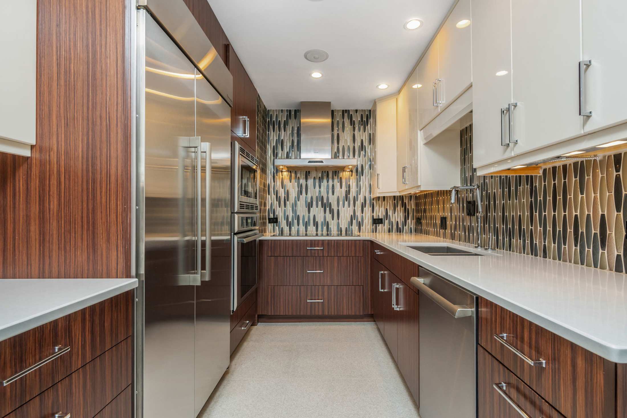  Fully Renovated Two-story Condo in the Iconic Colony House at Colony Square - 物件實景