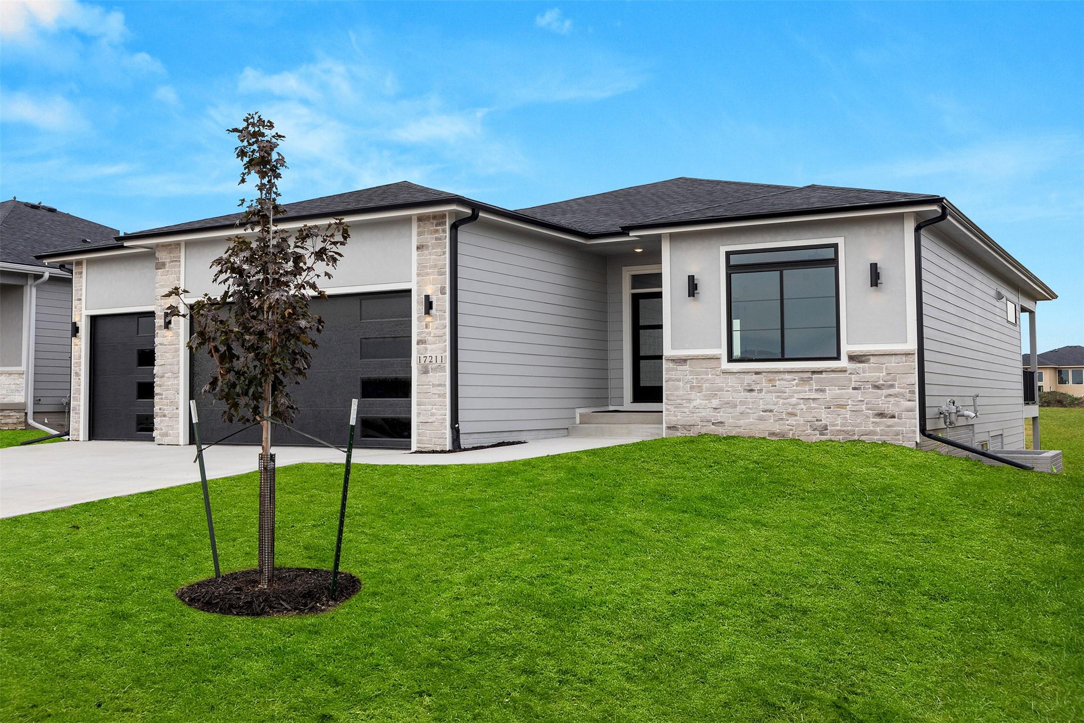 Urbandale, Iowa, 50323, United States, 4 Bedrooms Bedrooms, ,3 BathroomsBathrooms,Residential,For Sale,1975172