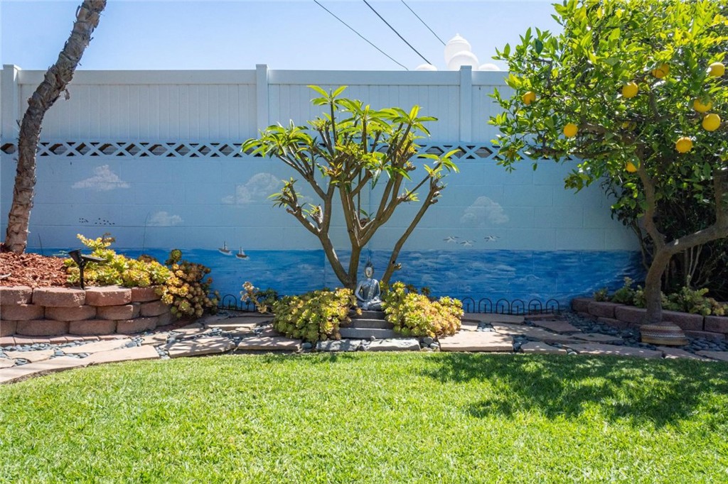 Huntington Beach, California, 92649, United States, 3 Bedrooms Bedrooms, ,2 BathroomsBathrooms,Residential,For Sale,2042860