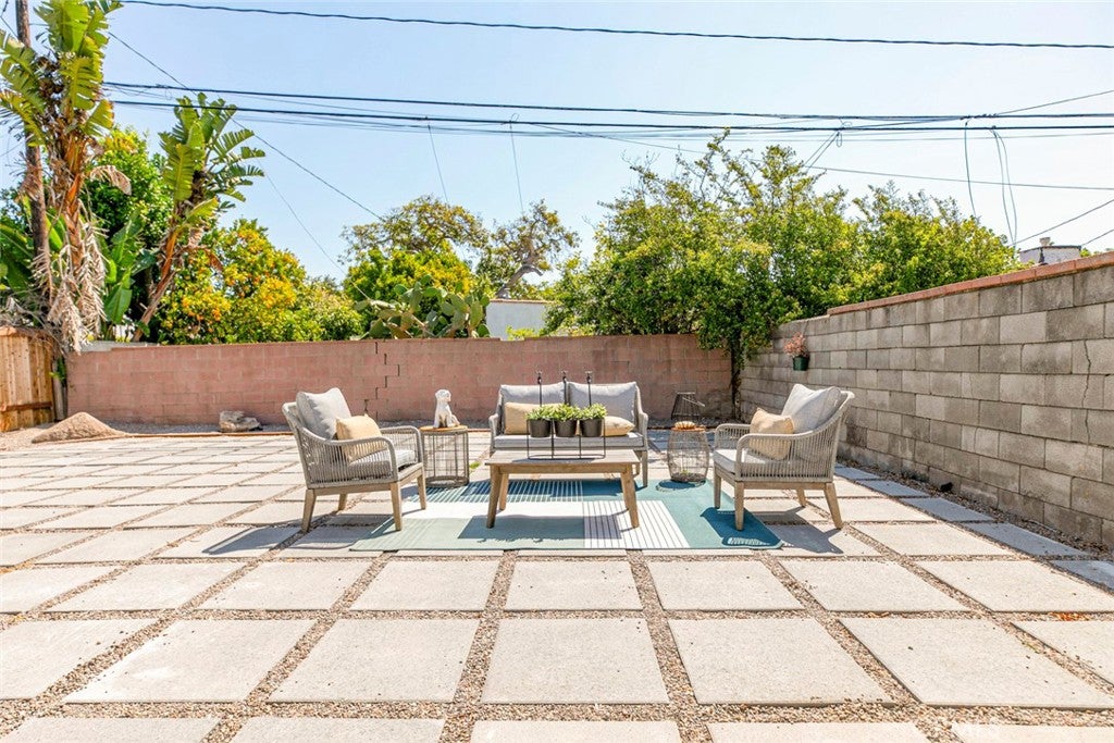 Los Angeles, California, 90066, United States, 3 Bedrooms Bedrooms, ,1 BathroomBathrooms,Residential,For Sale,1938749