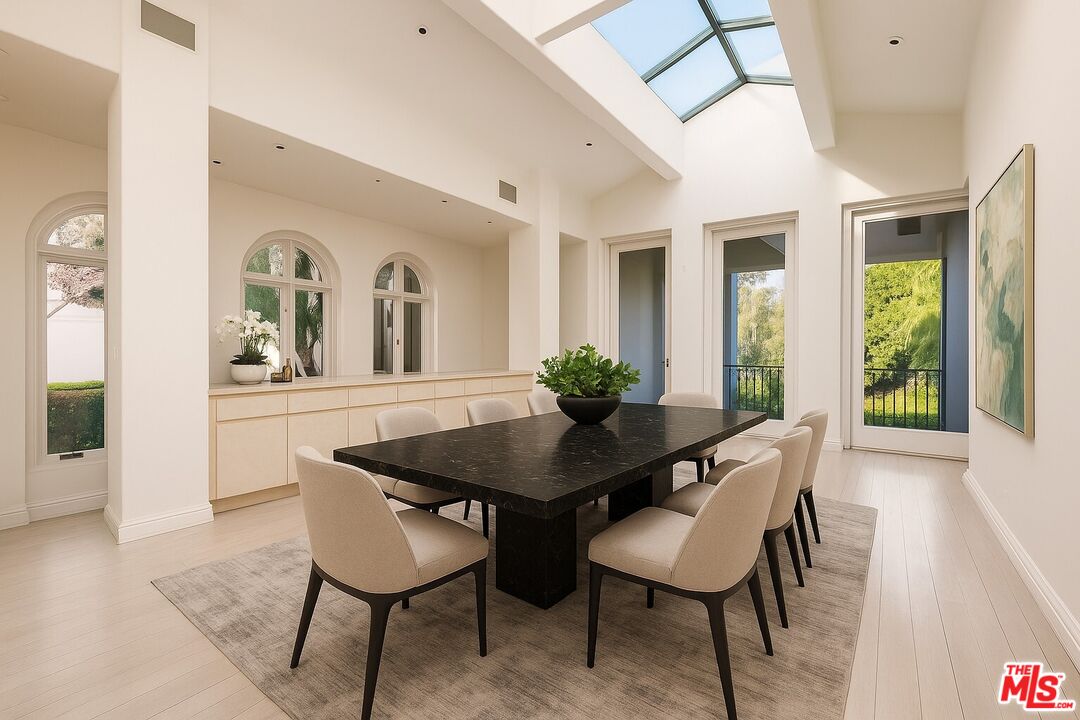 Beverly Hills, California, 90210, United States, 5 Bedrooms Bedrooms, ,4 BathroomsBathrooms,Residential,For Sale,1991118