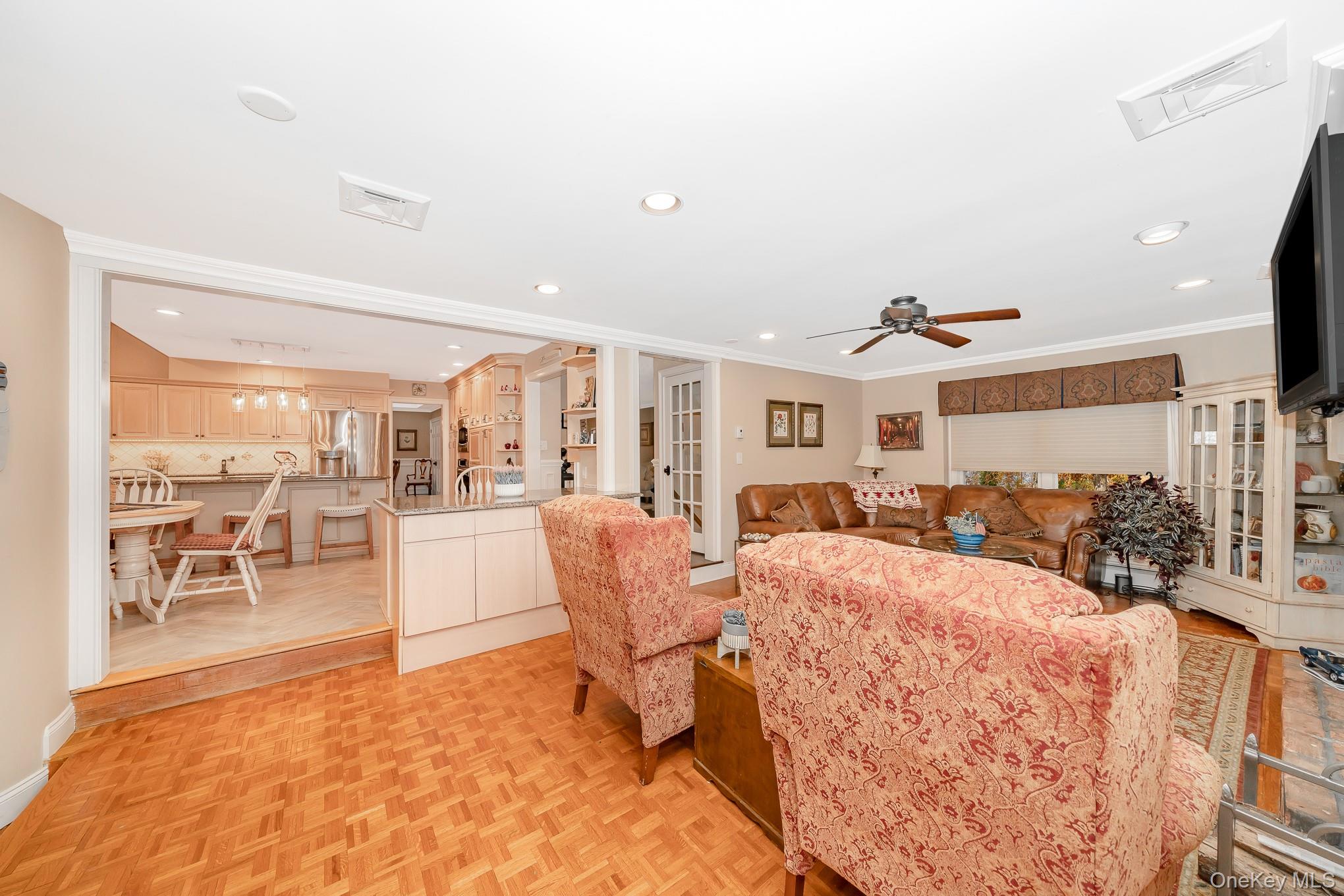 Smithtown, New York, 11787, United States, 5 Bedrooms Bedrooms, ,3 BathroomsBathrooms,Residential,For Sale,2001022