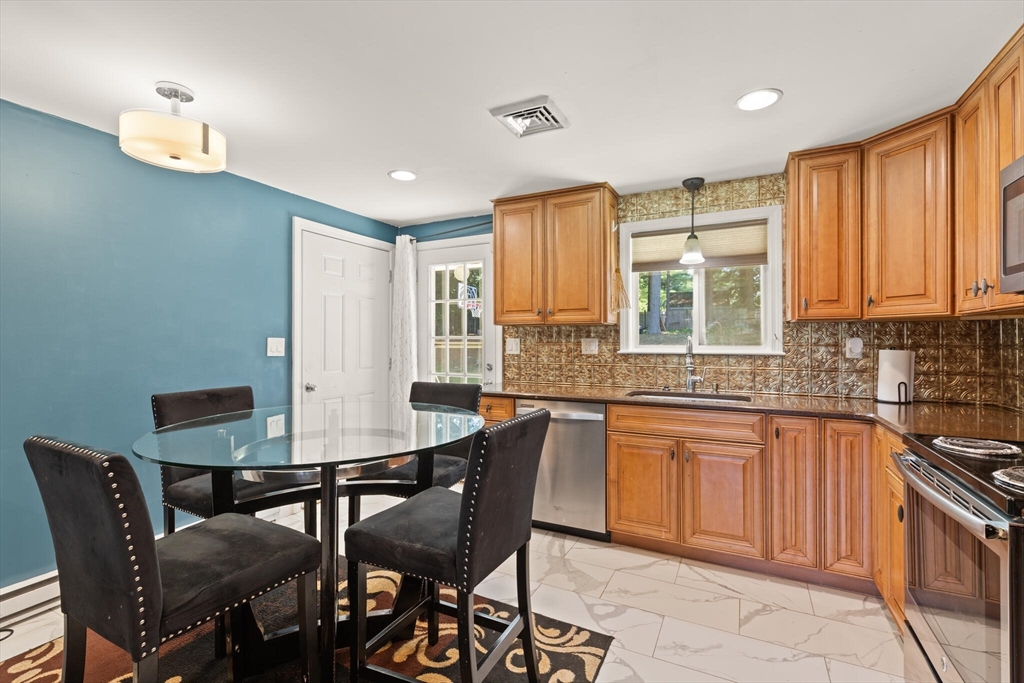 Raynham, Massachusetts, 02767, United States, 3 Bedrooms Bedrooms, ,1 BathroomBathrooms,Residential,For Sale,1918032