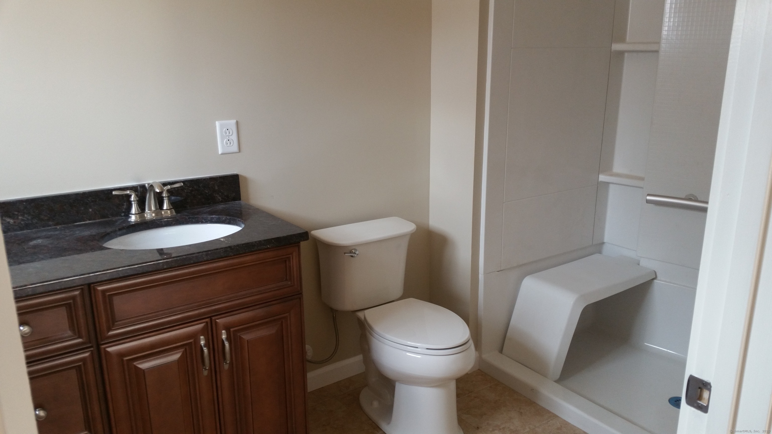 Windsor, Connecticut, 06095, United States, 3 Bedrooms Bedrooms, ,2 BathroomsBathrooms,Residential,For Sale,1939906