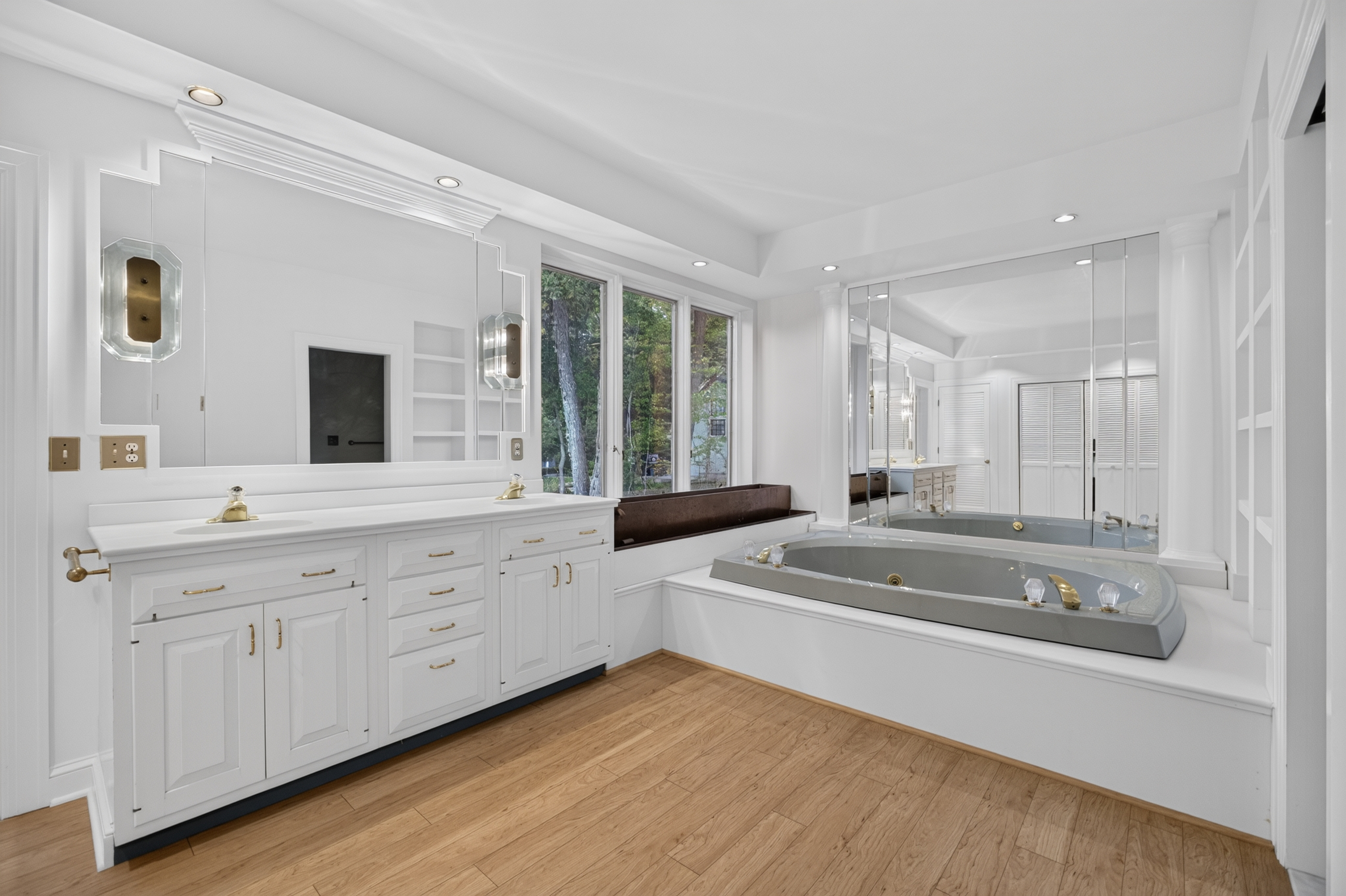  Set on 2.1 Private Acres Directly Along Hamburg Cove - 物件實景