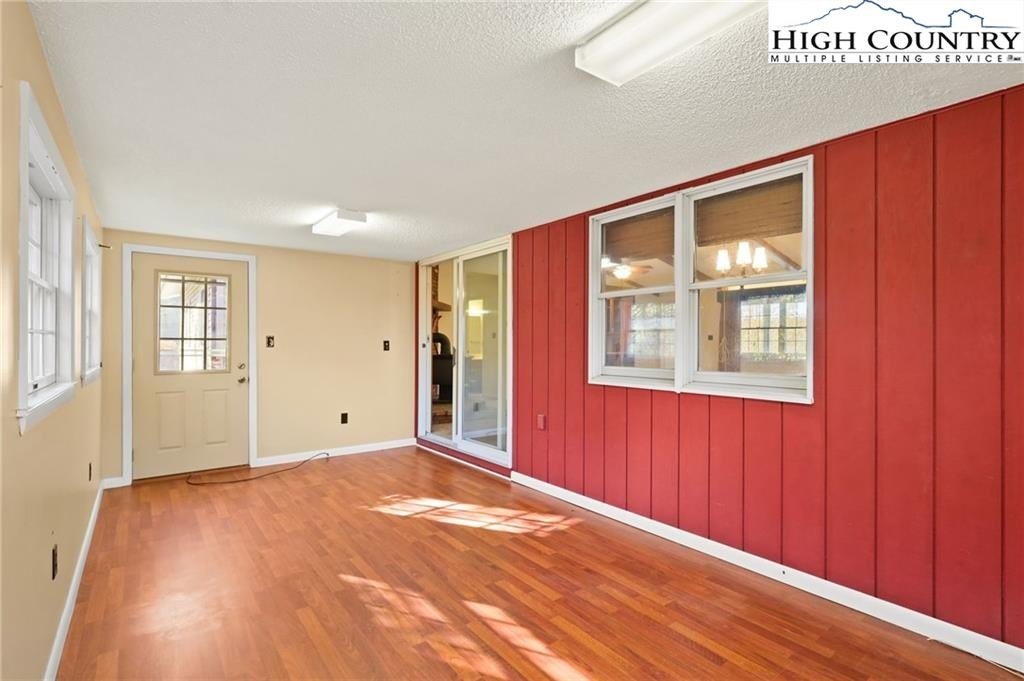 Banner Elk, North Carolina, 28604, United States, 2 Bedrooms Bedrooms, ,2 BathroomsBathrooms,Residential,For Sale,1977010