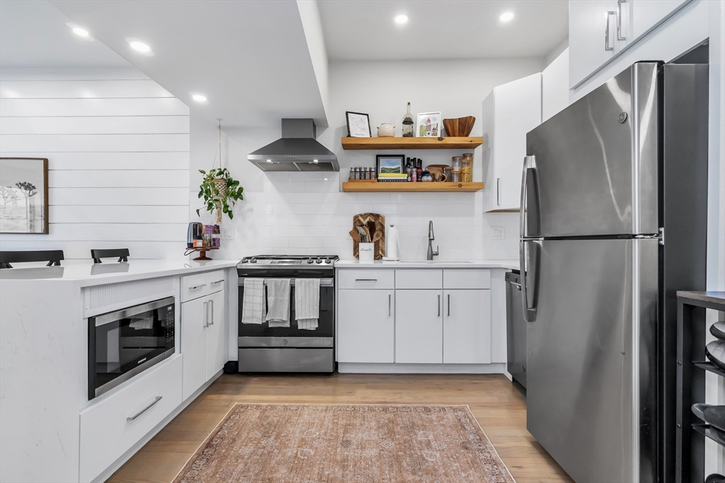 Boston, Massachusetts, 02128, United States, 2 Bedrooms Bedrooms, ,2 BathroomsBathrooms,Residential,For Sale,2008119