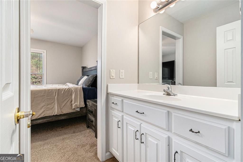 FLOWERY BRANCH, Georgia, 30542, United States, 5 Bedrooms Bedrooms, ,5 BathroomsBathrooms,Residential,For Sale,1894604
