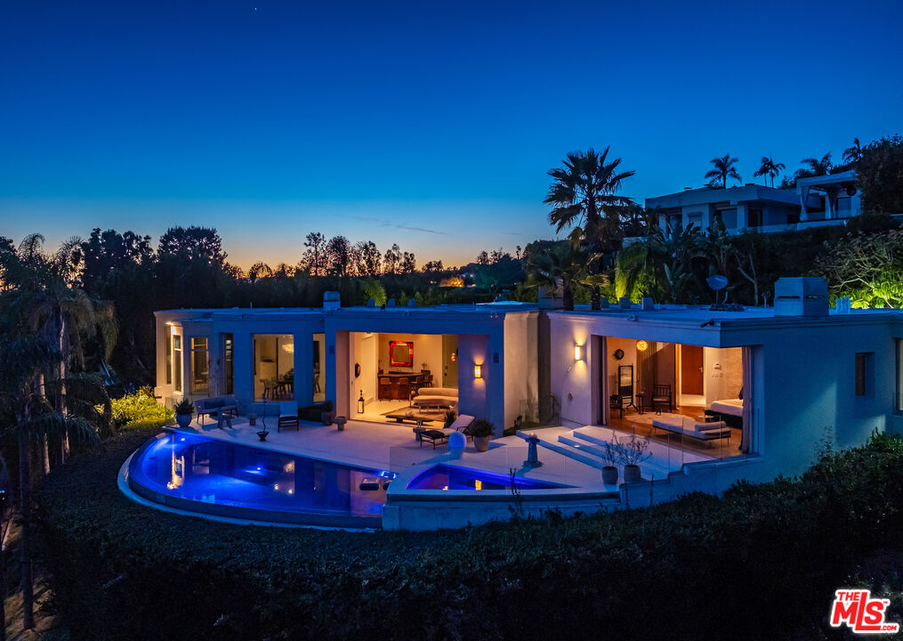 Los Angeles, California, 90069, United States, 3 Bedrooms Bedrooms, ,6 BathroomsBathrooms,Residential,For Sale,1731707