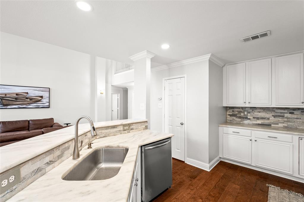 Denton, Texas, 76210, United States, 5 Bedrooms Bedrooms, ,3 BathroomsBathrooms,Residential,For Sale,1972740