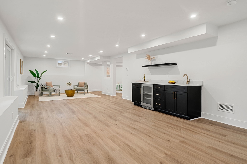 Reading, Massachusetts, 01867, United States, 4 Bedrooms Bedrooms, ,5 BathroomsBathrooms,Residential,For Sale,1988316