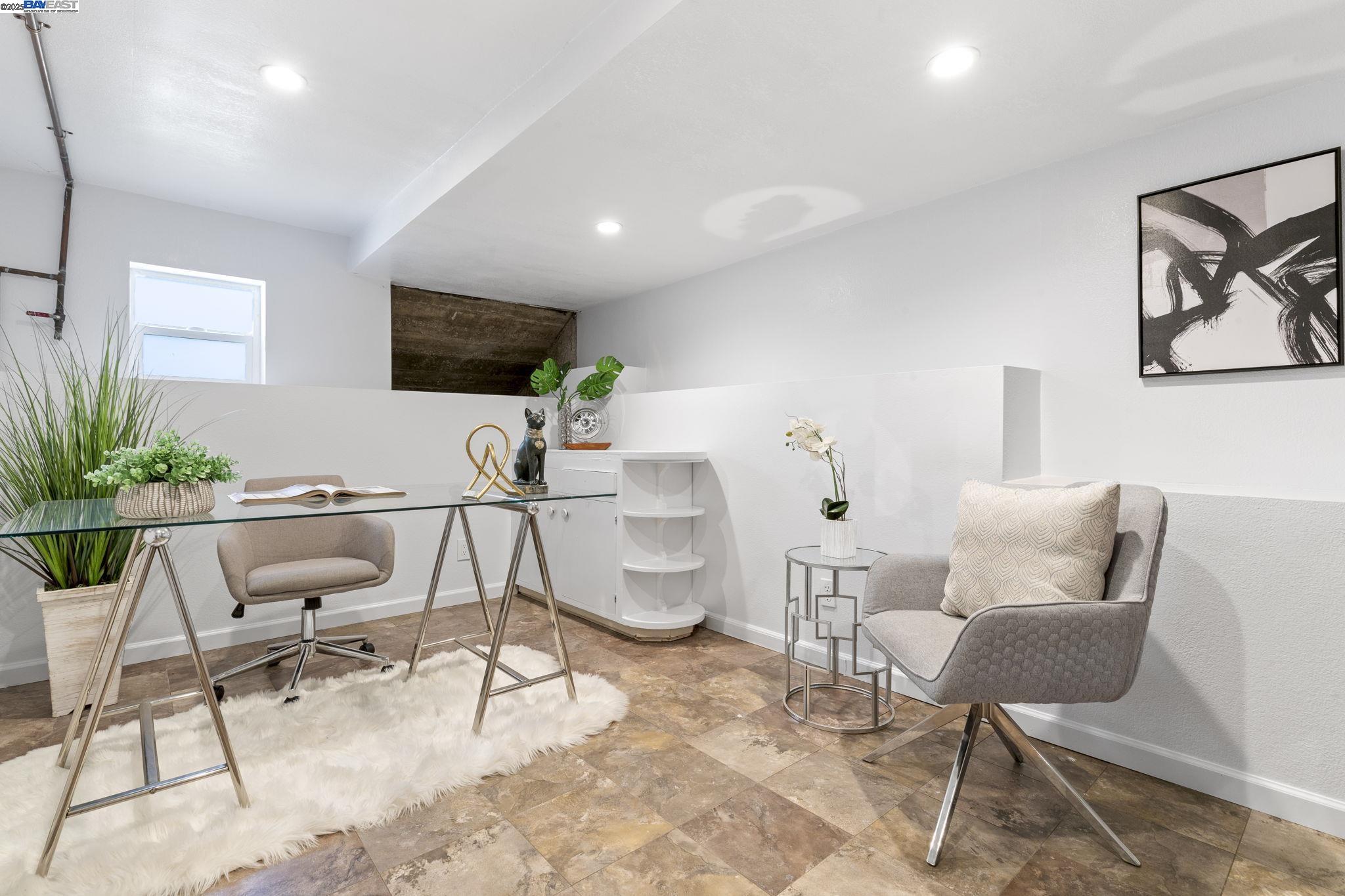 Oakland, California, 94606, United States, 3 Bedrooms Bedrooms, ,2 BathroomsBathrooms,Residential,For Sale,1839089