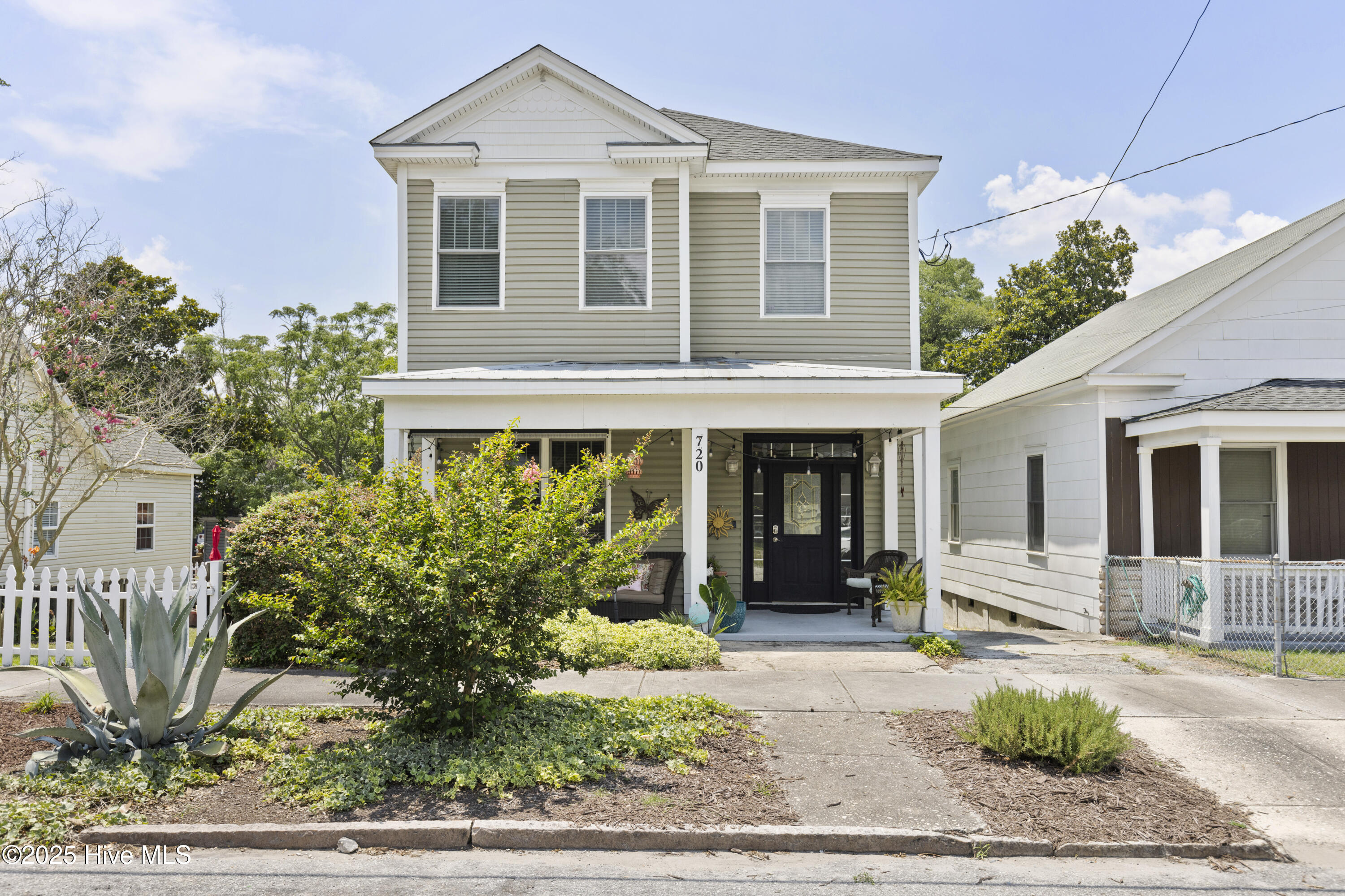 Wilmington, North Carolina, 28401, United States, 4 Bedrooms Bedrooms, ,3 BathroomsBathrooms,Residential,For Sale,1882857