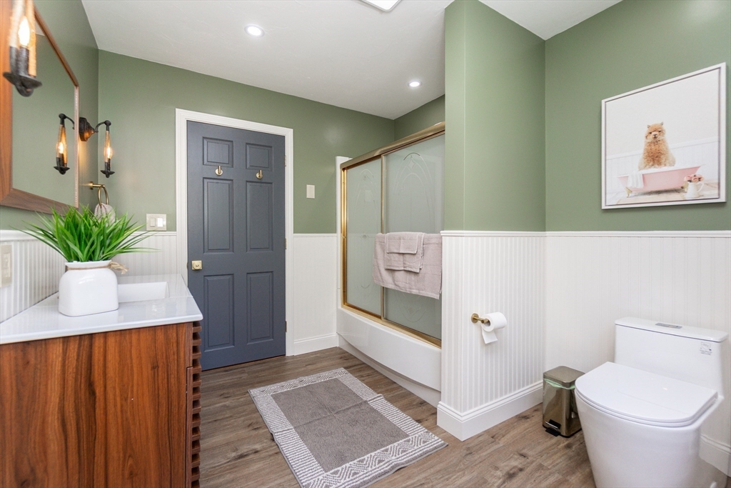 Reading, Massachusetts, 01867, United States, 4 Bedrooms Bedrooms, ,3 BathroomsBathrooms,Residential,For Sale,1904361