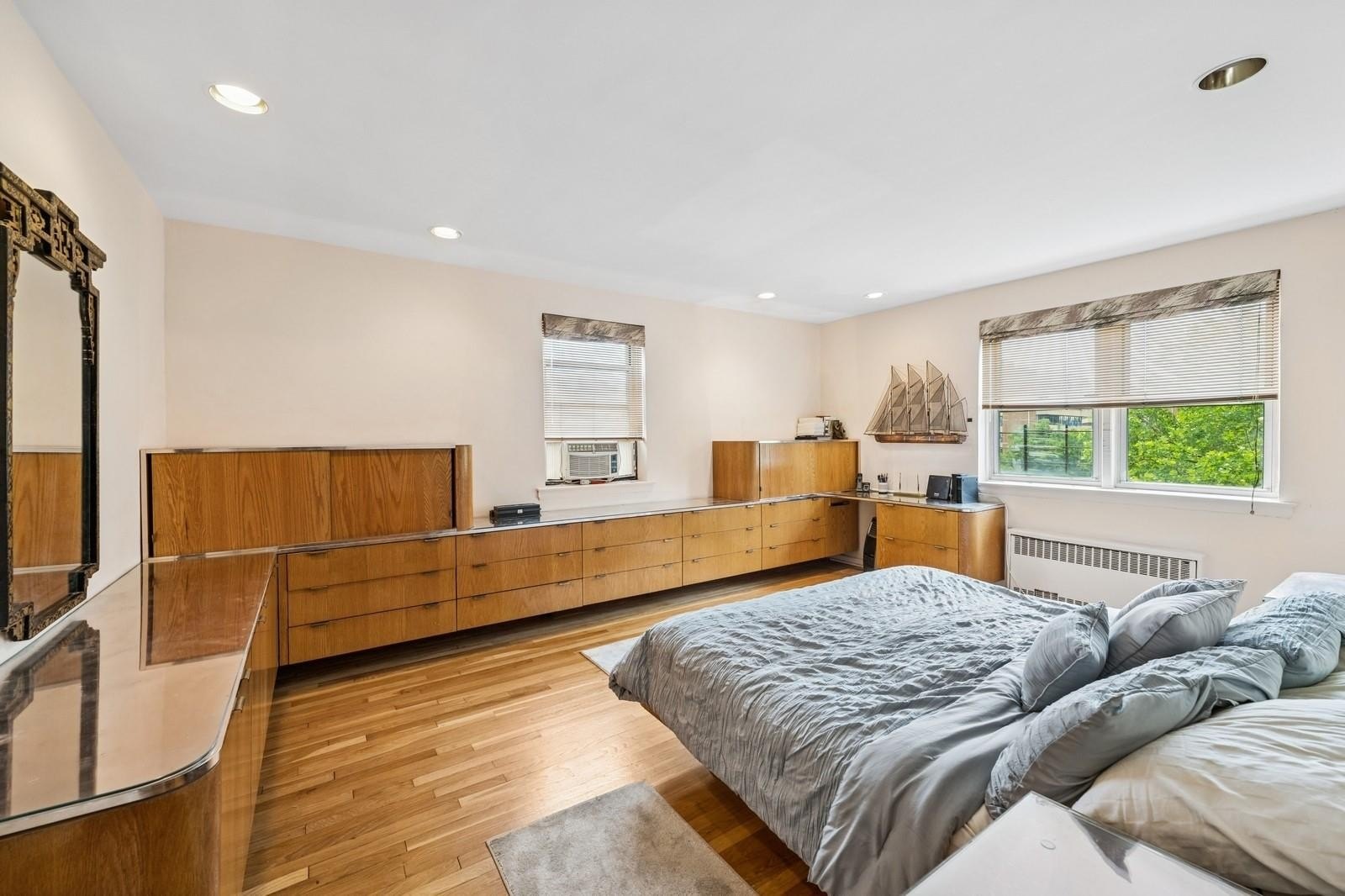 Beechhurst, New York, 11357, United States, 3 Bedrooms Bedrooms, ,2 BathroomsBathrooms,Residential,For Sale,1865157