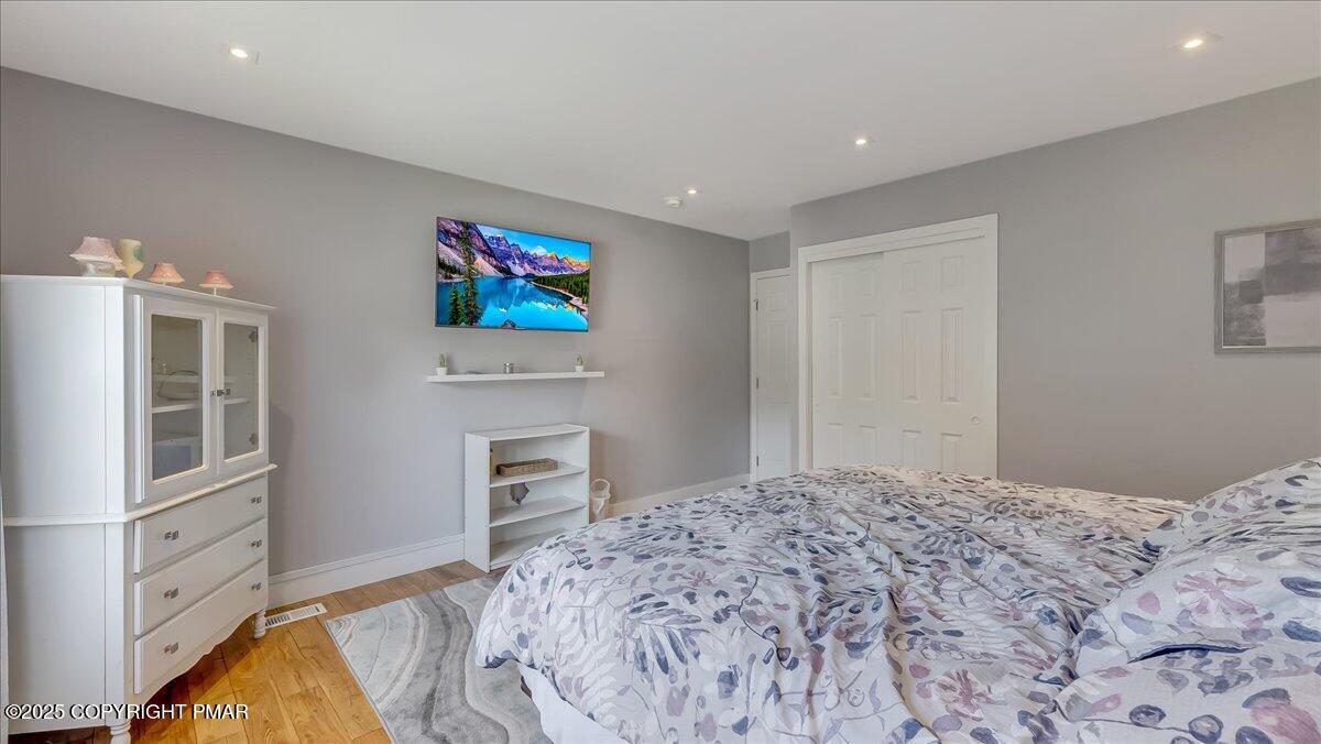 East Stroudsburg, Pennsylvania, 18302, United States, 5 Bedrooms Bedrooms, ,4 BathroomsBathrooms,Residential,For Sale,1980579