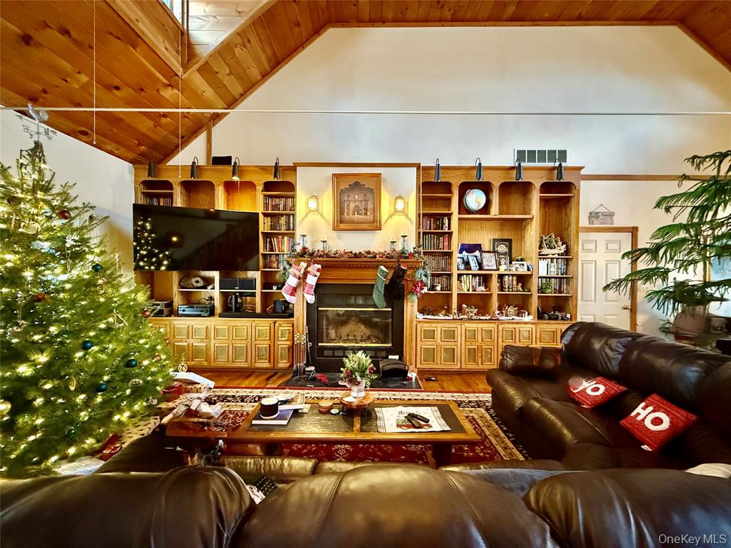 salt Point, New York, 12578, United States, 5 Bedrooms Bedrooms, ,5 BathroomsBathrooms,Residential,For Sale,2005209