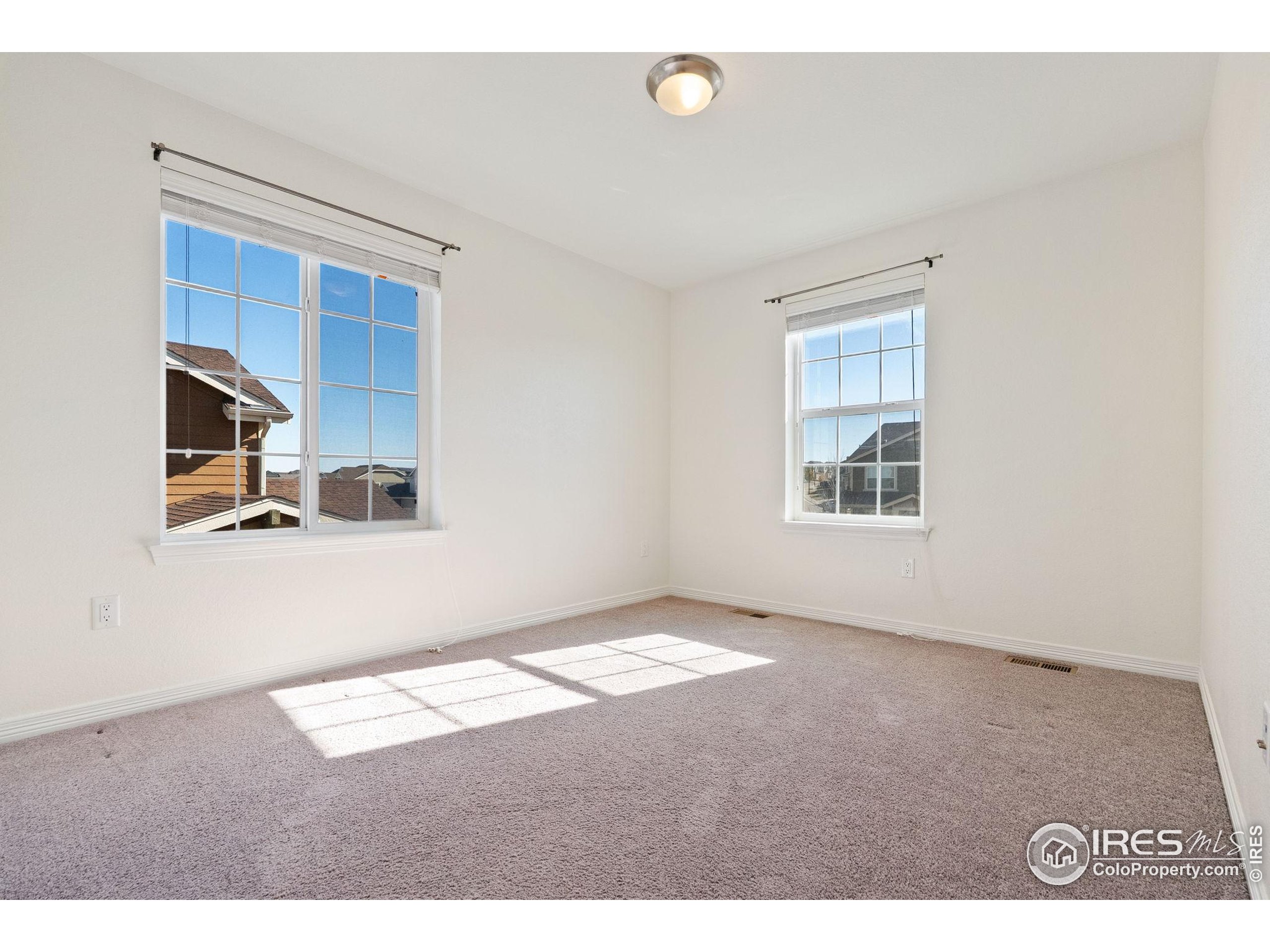 Thornton, Colorado, 80602, United States, 4 Bedrooms Bedrooms, ,4 BathroomsBathrooms,Residential,For Sale,1988981