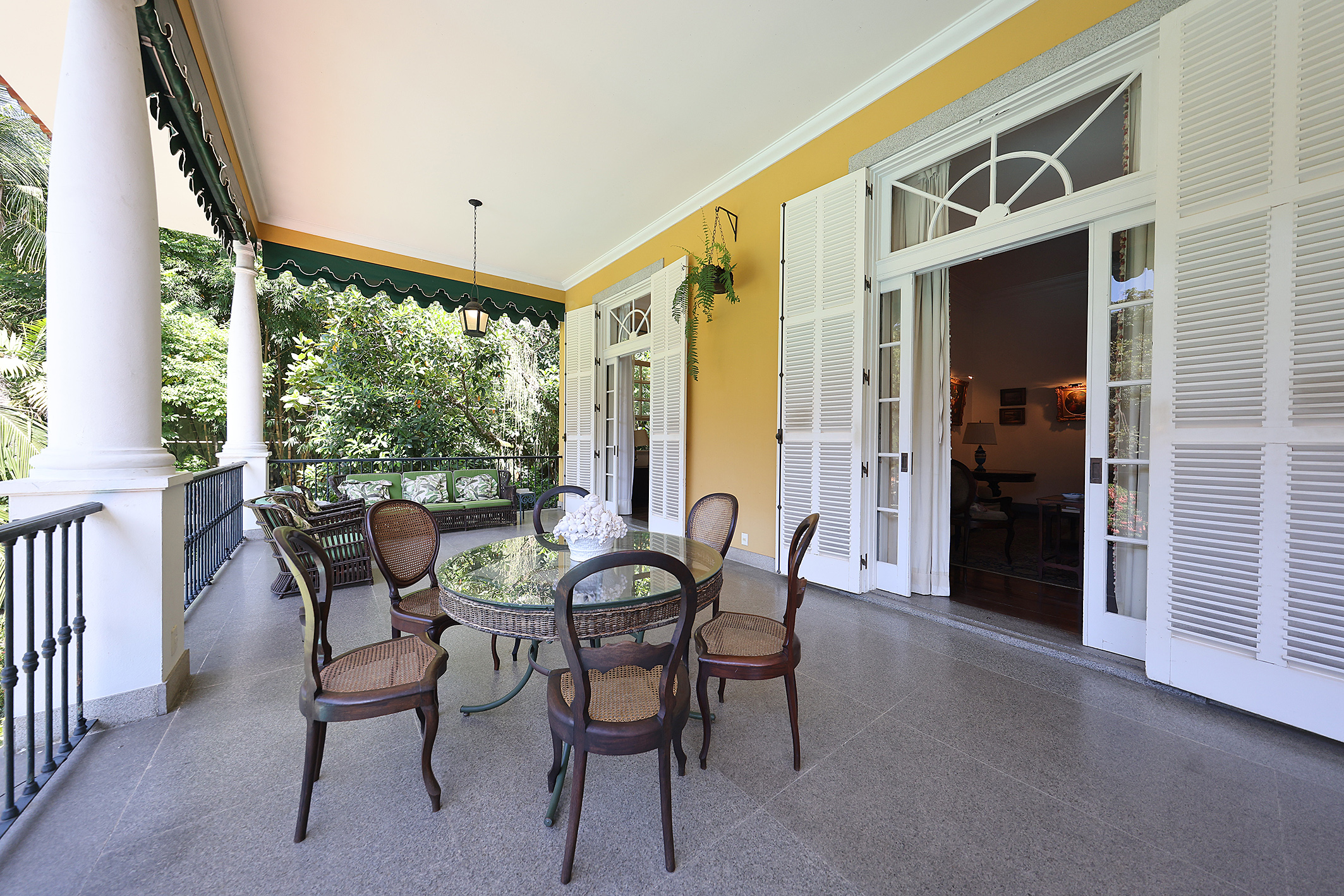  Estate surrounded by greenery with expansive grounds and amenities - 物件實景