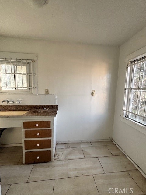 Los Angeles, California, 90062, United States, 4 Bedrooms Bedrooms, ,Residential,For Sale,1980407