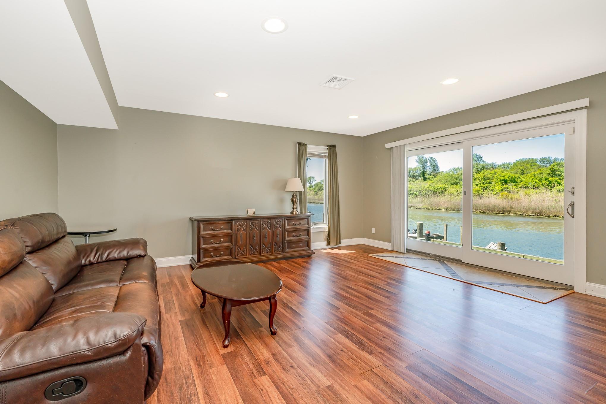 Seaford, New York, 11783, United States, 5 Bedrooms Bedrooms, ,3 BathroomsBathrooms,Residential,For Sale,1943505