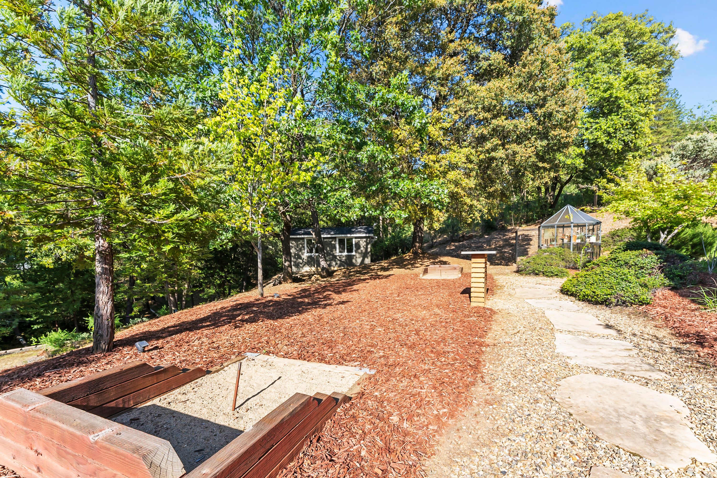  Thoughtfully Designed Living with Income Potential - 物件實景