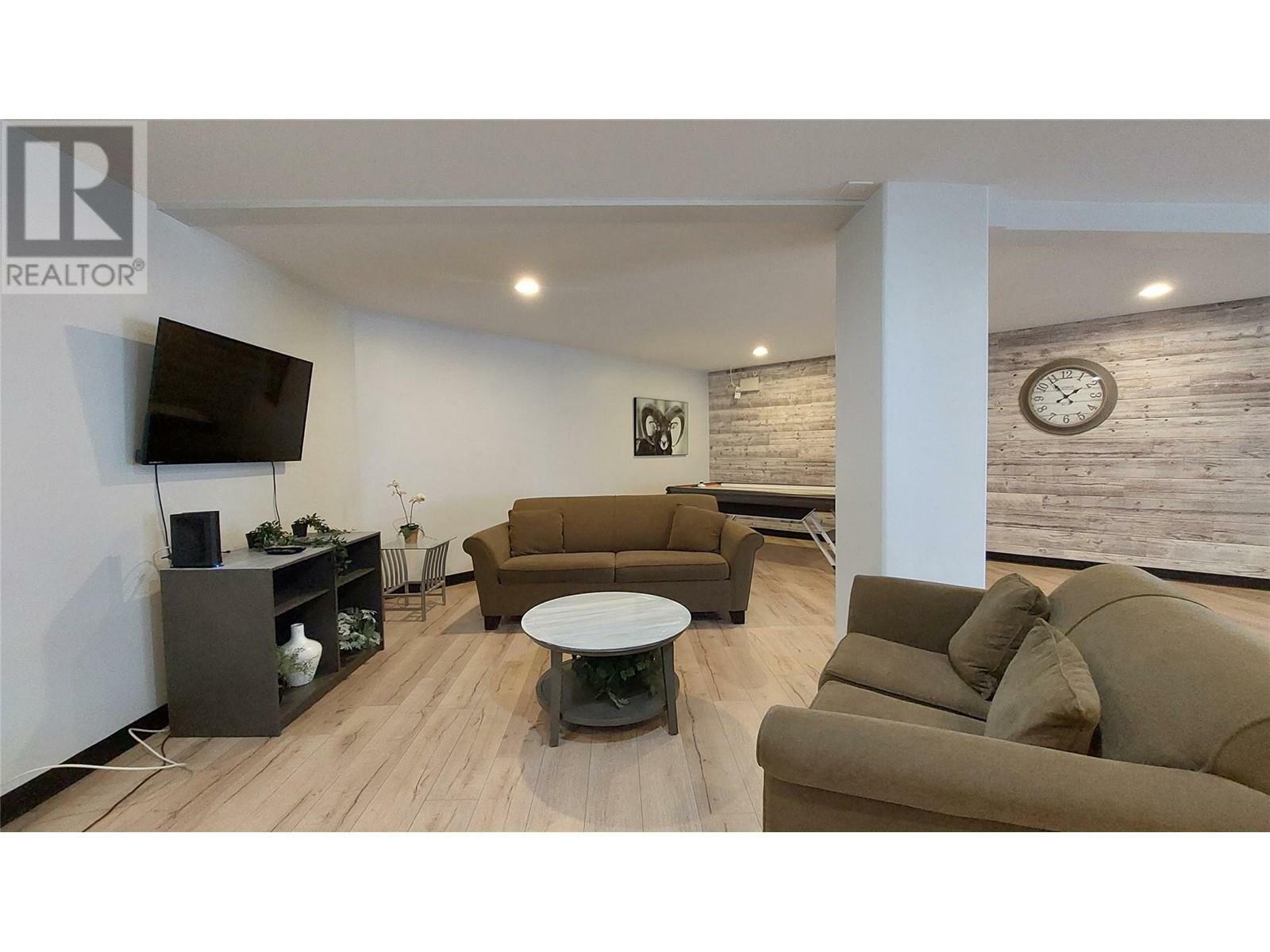 KELOWNA, British Columbia, V1Z 3R8, CA, 3 Bedrooms Bedrooms, ,2 BathroomsBathrooms,Residential,For Sale,1838856