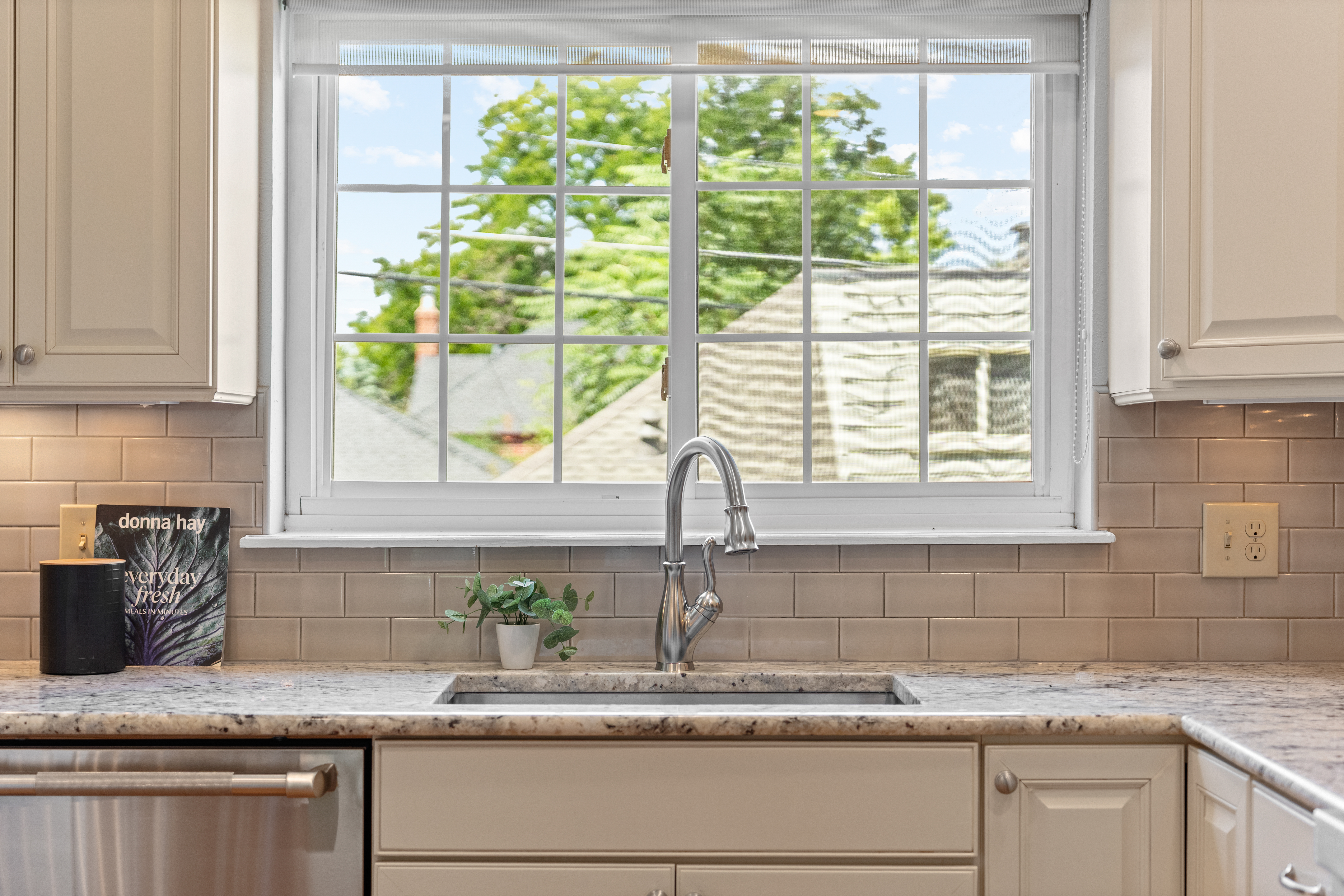  Classic Belcaro Charm Meets Modern, Updated 4-Bedroom, 2-Bath Brick Ranch - 物件實景