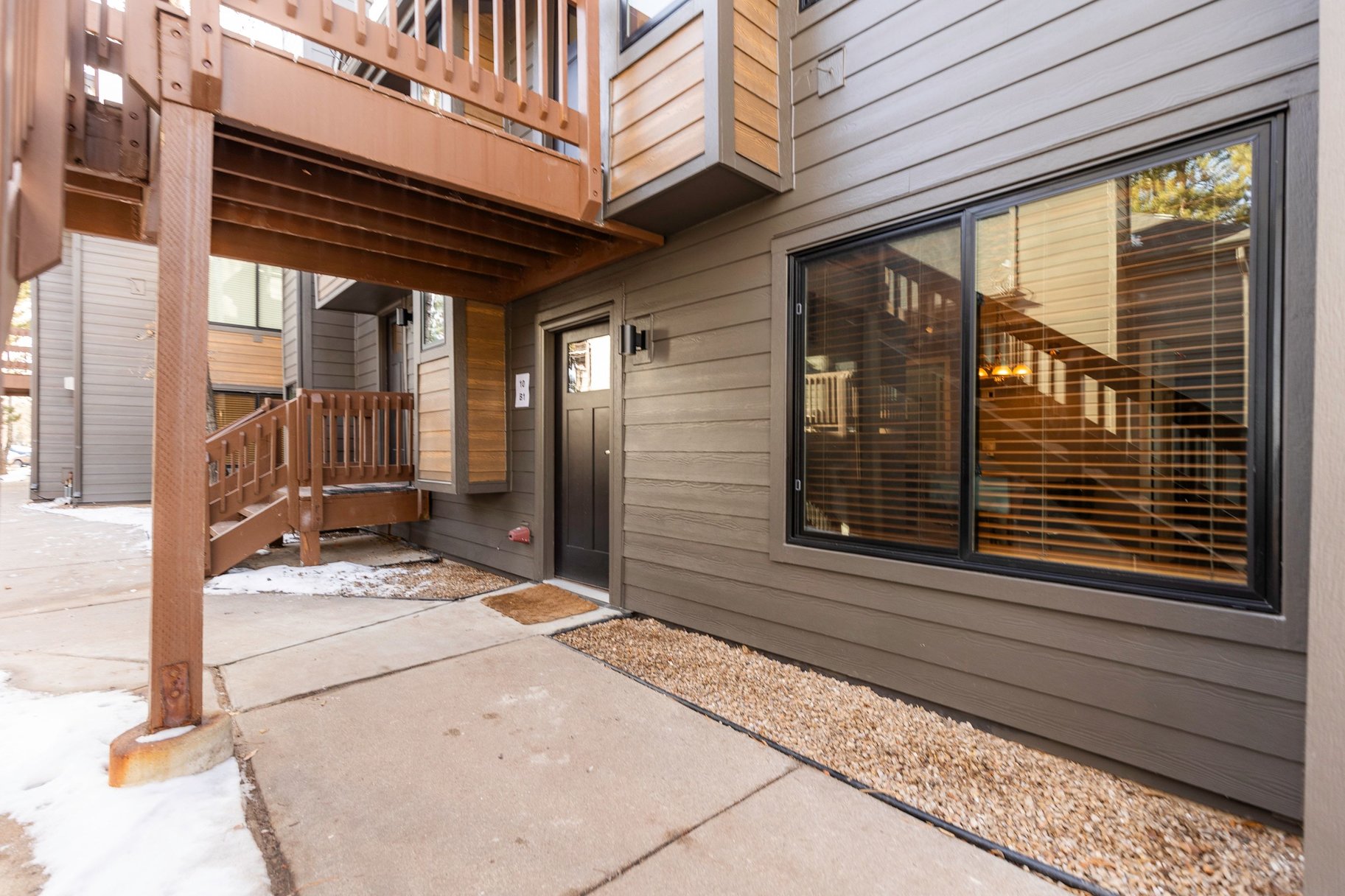  Hidden Gem Alert. Pond-Front. Turnkey. Income-Ready - 物件實景