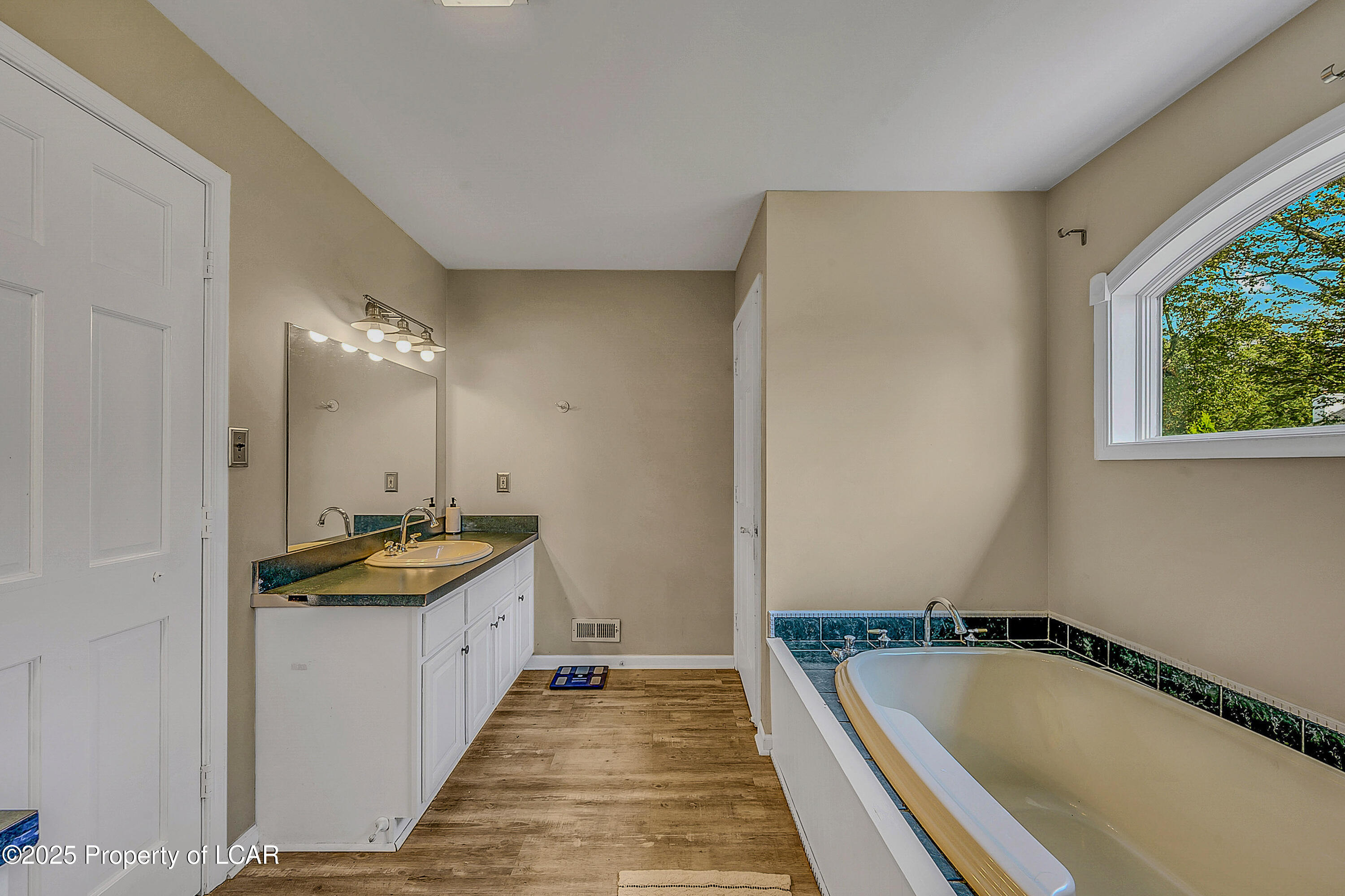 Shavertown, Pennsylvania, 18708, United States, 4 Bedrooms Bedrooms, ,3 BathroomsBathrooms,Residential,For Sale,1943613