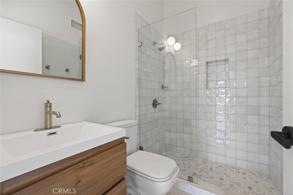Los Angeles, California, 90026, United States, 3 Bedrooms Bedrooms, ,3 BathroomsBathrooms,Residential,For Sale,2040184