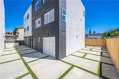 Van Nuys, California, 91405, United States, 11 Bedrooms Bedrooms, ,Residential,For Sale,1763615