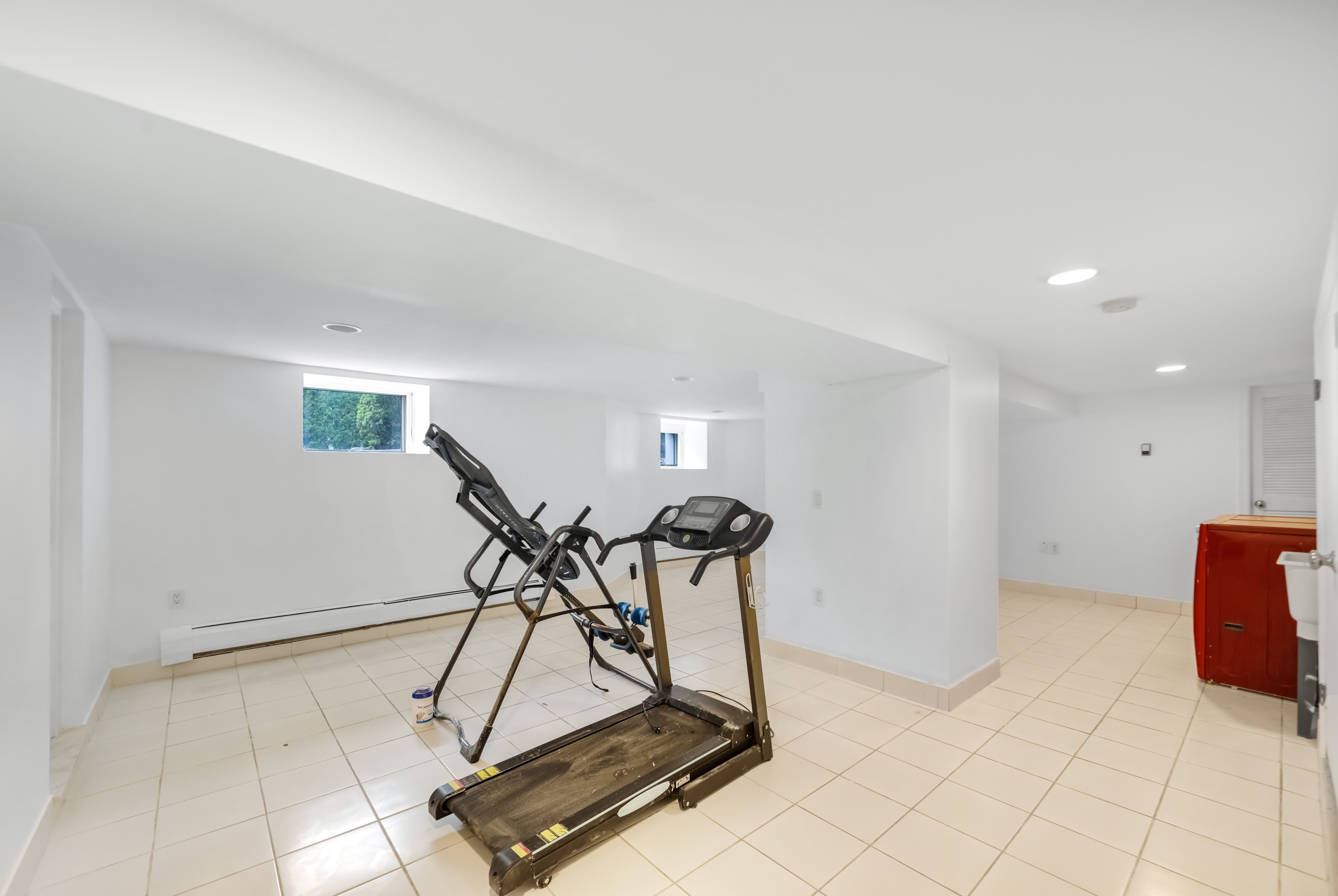 Fort Lee, New Jersey, 07024, United States, 5 Bedrooms Bedrooms, ,4 BathroomsBathrooms,Residential,For Sale,1981309