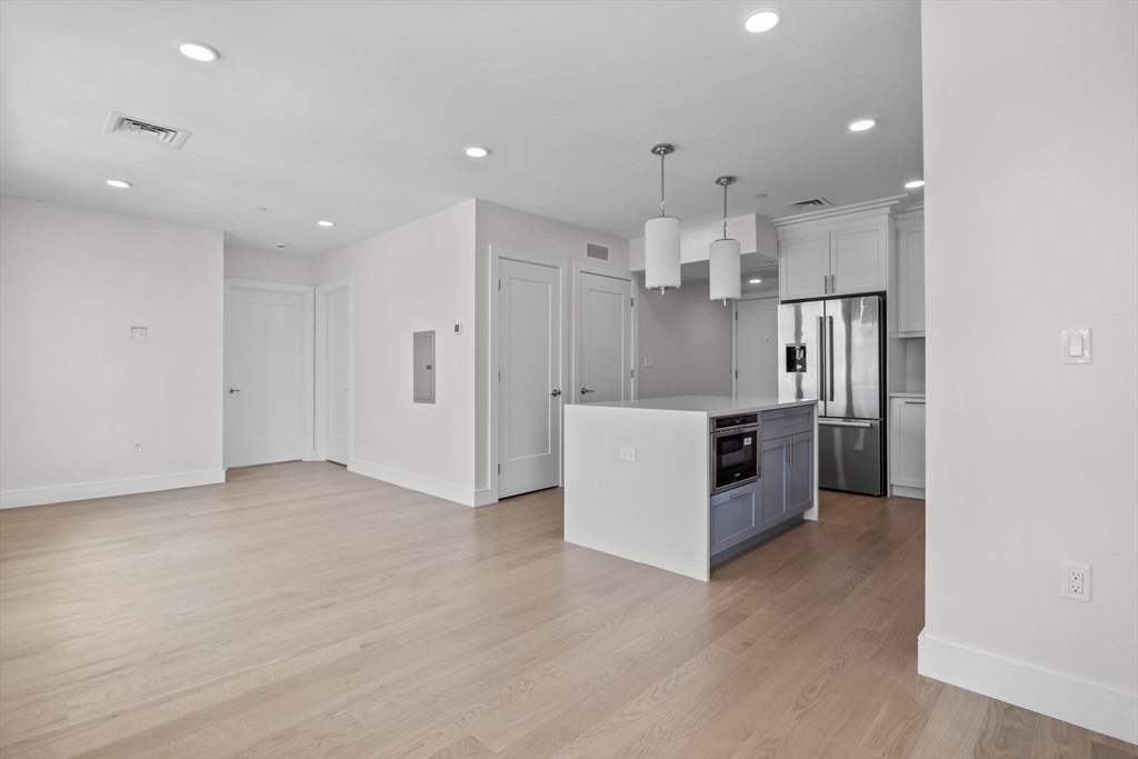 Boston, Massachusetts, 02128, United States, 2 Bedrooms Bedrooms, ,2 BathroomsBathrooms,Residential,For Sale,1942653