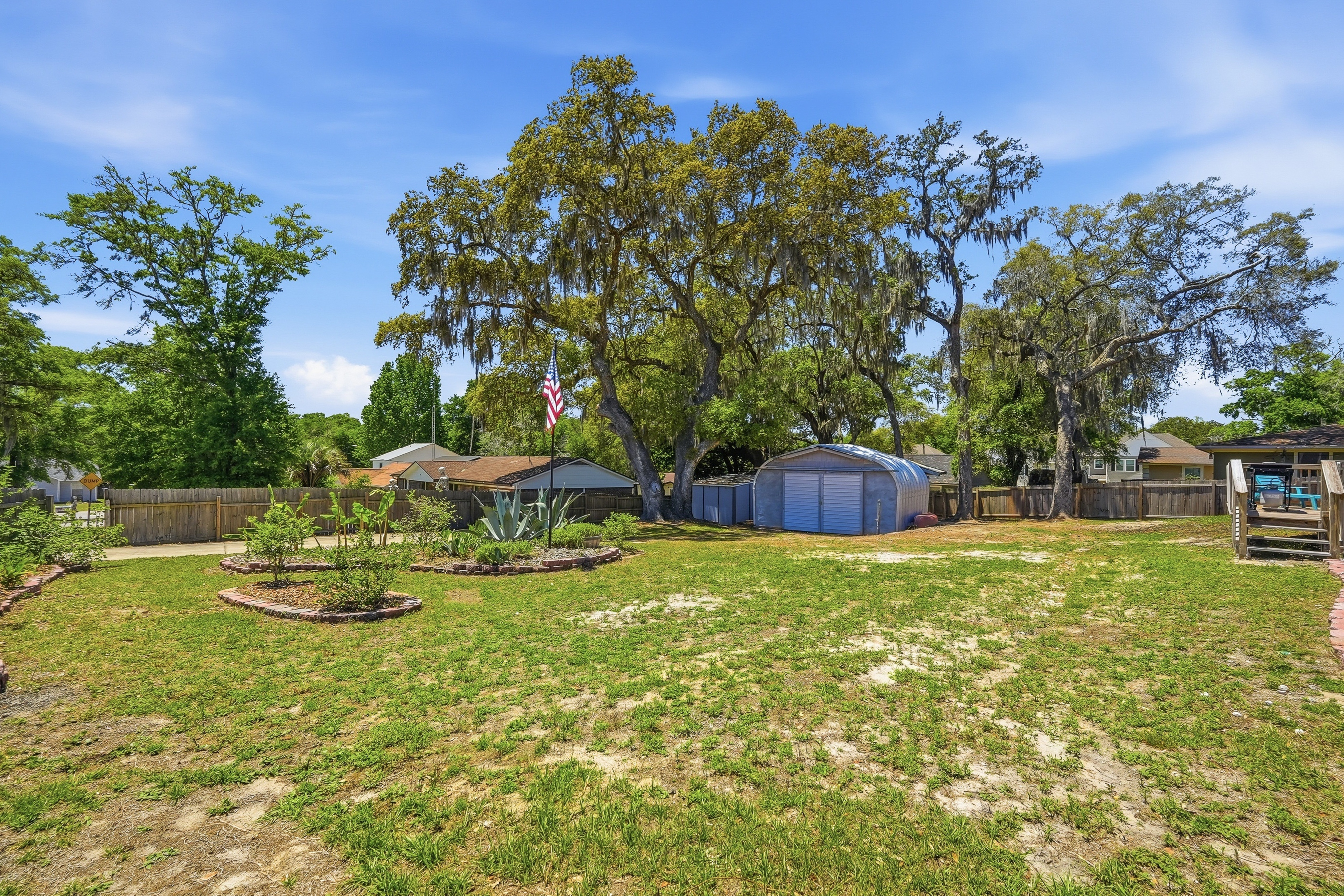  Updated Niceville Home on Double-Lot with Privacy & Endless Potential - 物件實景