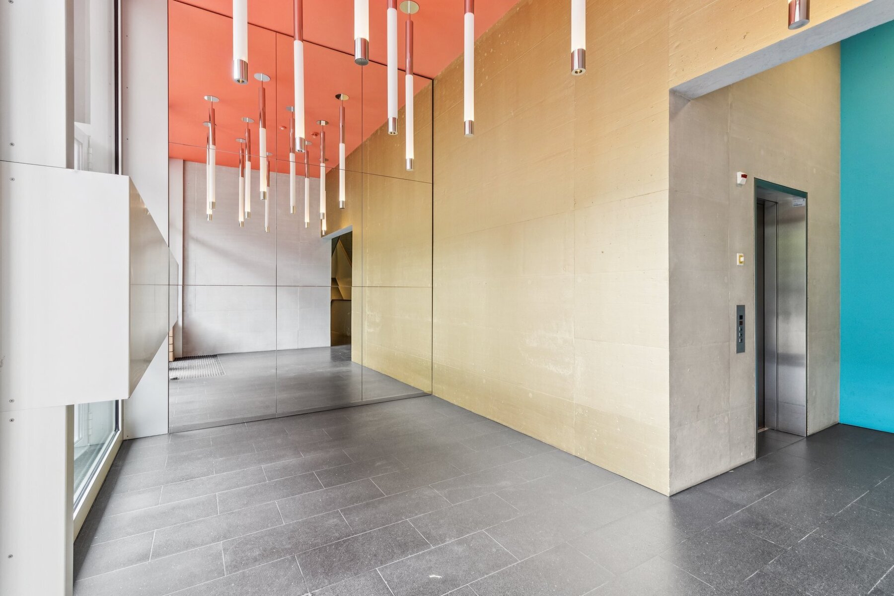  Löwenbräu-Area- Black-Tower Apartment/Office - 物件實景