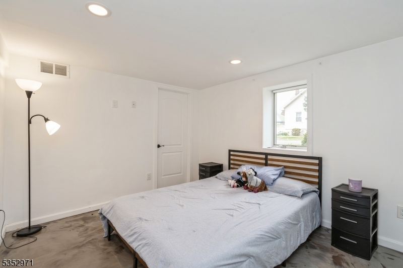 Ridgefield Boro, New Jersey, 07657, United States, 3 Bedrooms Bedrooms, ,2 BathroomsBathrooms,Residential,For Sale,1907428