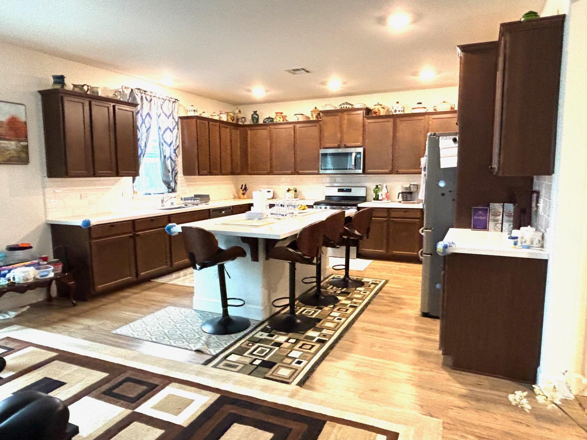 Visalia, California, 93292, United States, 6 Bedrooms Bedrooms, ,5 BathroomsBathrooms,Residential,For Sale,2008509