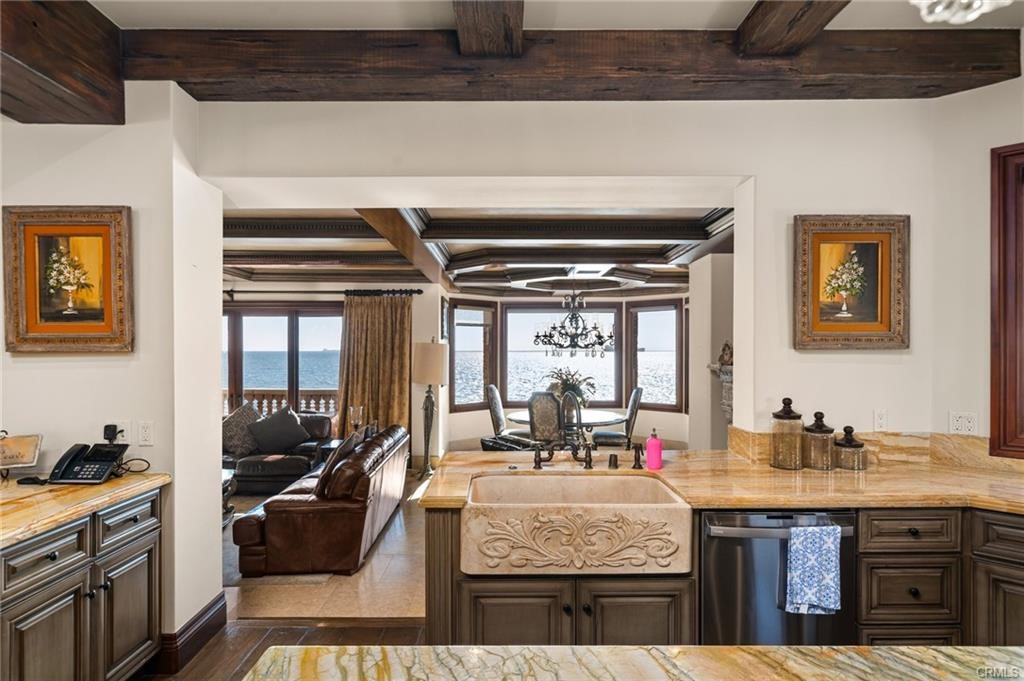 Long Beach, California, 90803, United States, 6 Bedrooms Bedrooms, ,8 BathroomsBathrooms,Residential,For Sale,1835519