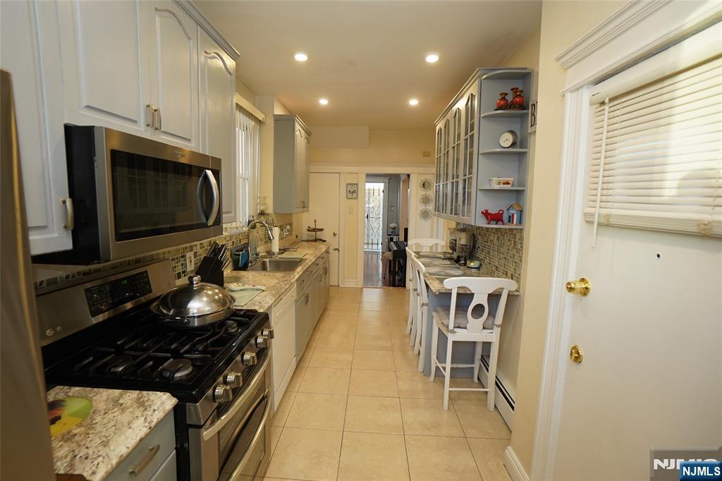 Cliffside Park, New Jersey, 07010, United States, 3 Bedrooms Bedrooms, ,2 BathroomsBathrooms,Residential,For Sale,1992851